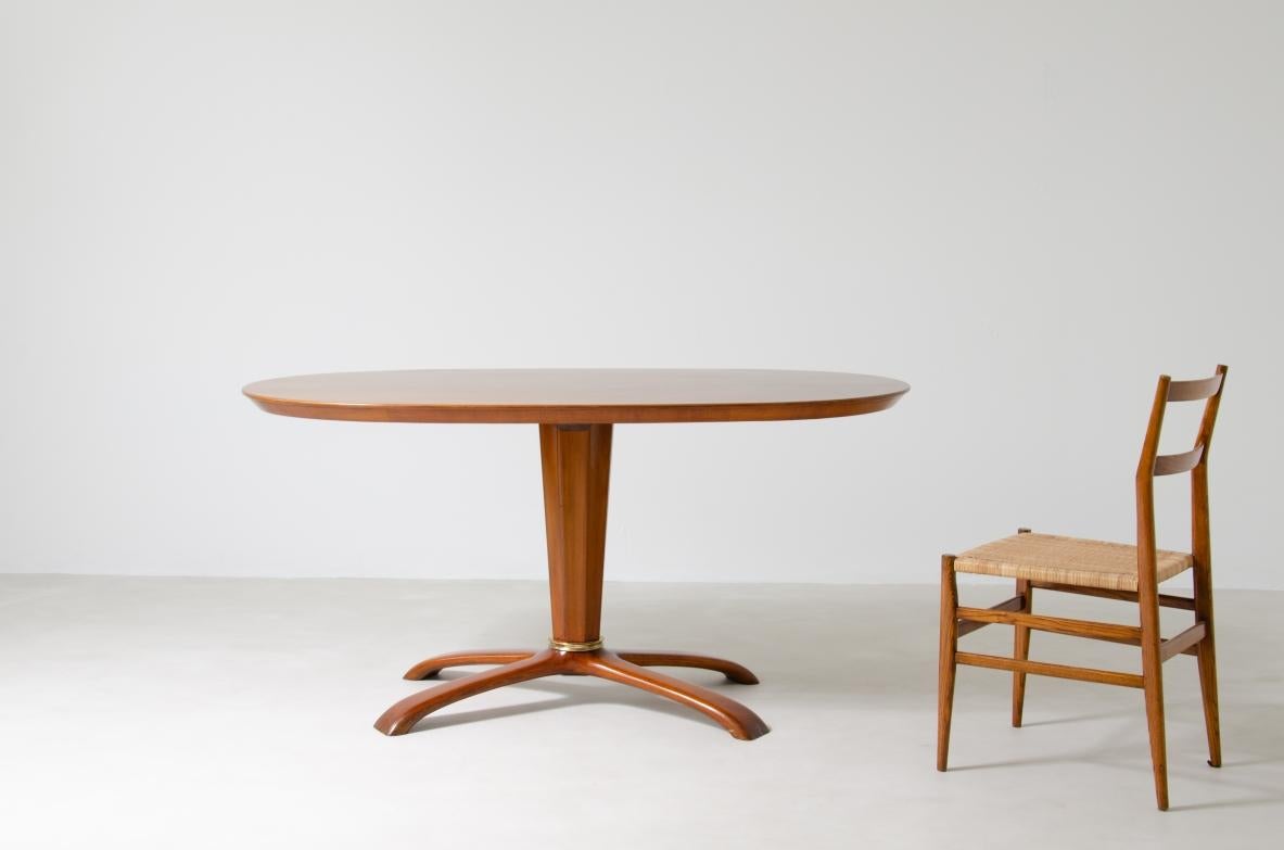 Mid-Century Modern Osvaldo Borsani, table ovale en bois de cerisier en vente