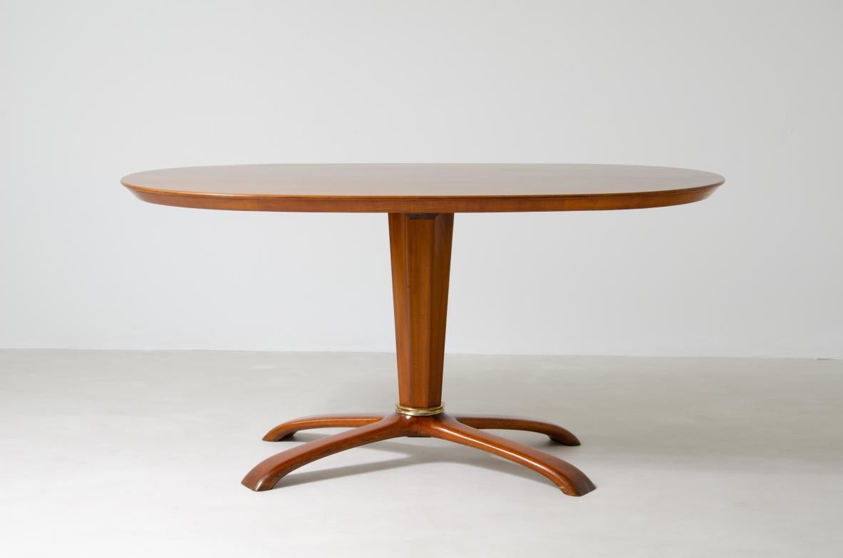 20ième siècle Osvaldo Borsani, table ovale en bois de cerisier en vente