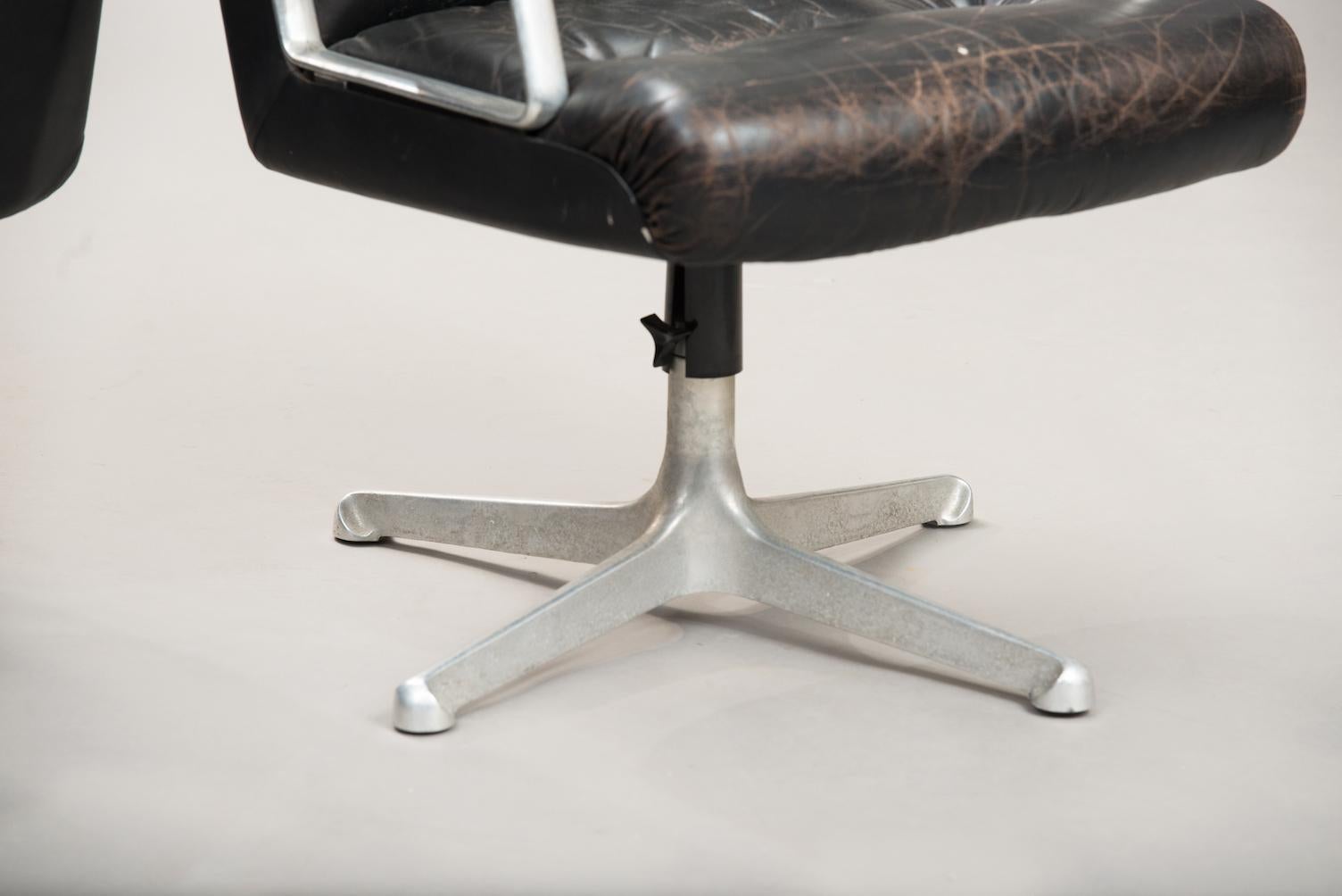 Polished Osvaldo Borsani P125 Desk Chairs for Tecno, One Pair