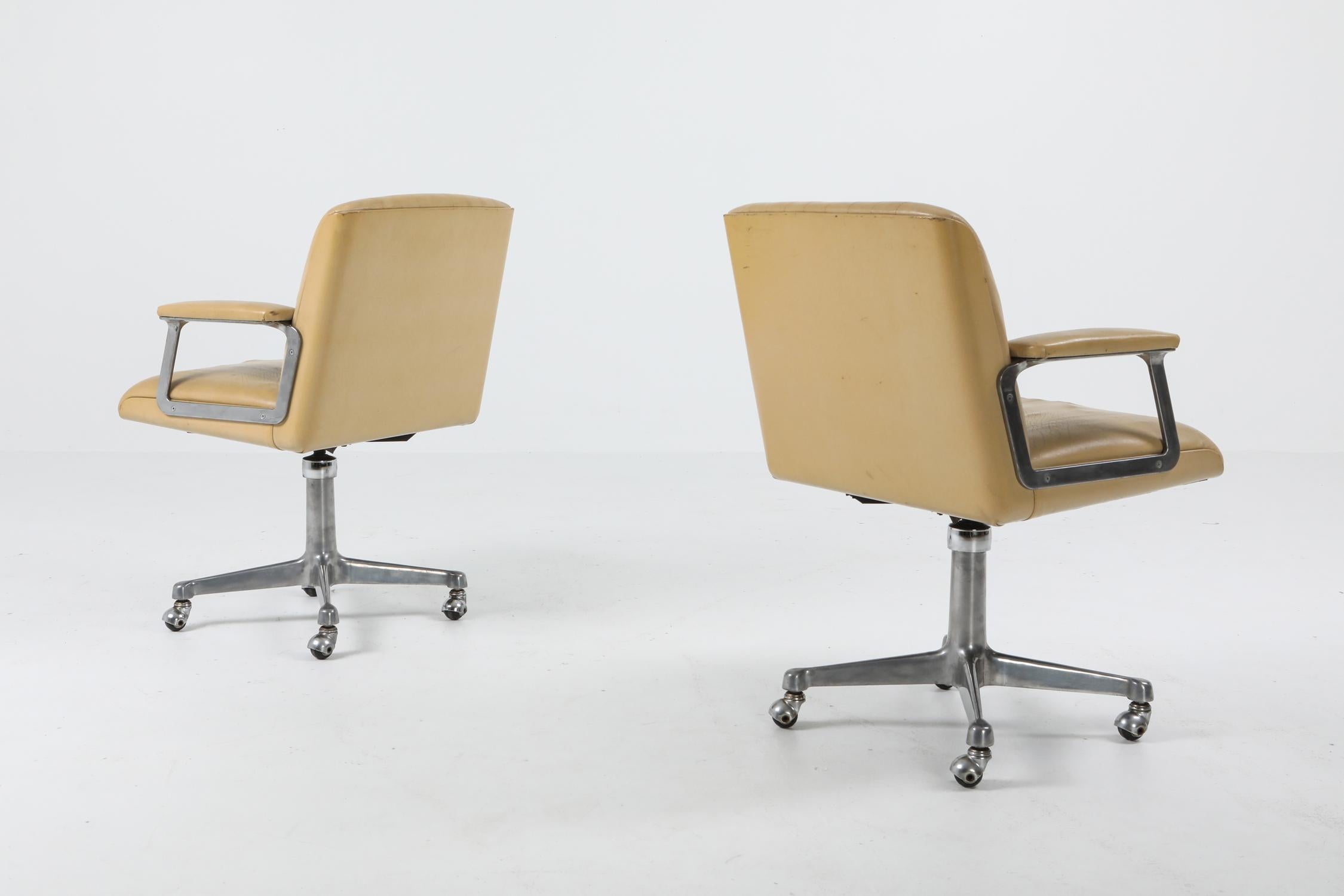 Osvaldo Borsani P126 Swivel Chairs for Tecno, Italy, 1960s 1