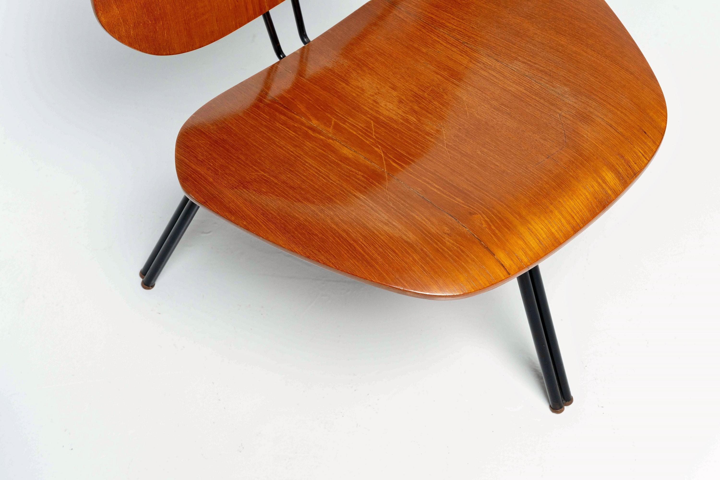 Osvaldo Borsani P31 lounge chairs Tecno Italy 1963 For Sale 3