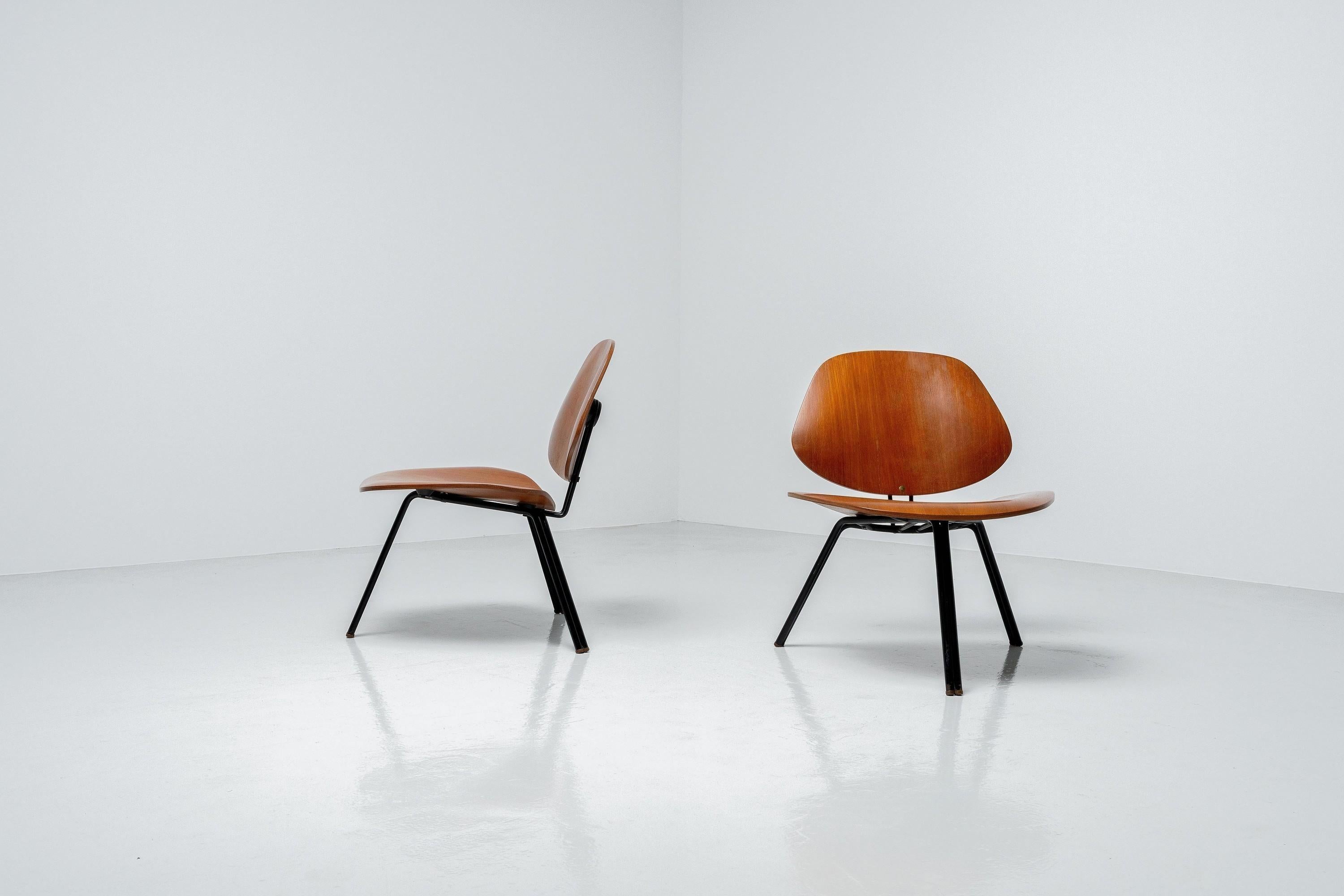 Mid-Century Modern Osvaldo Borsani P31 lounge chairs Tecno Italy 1963 For Sale