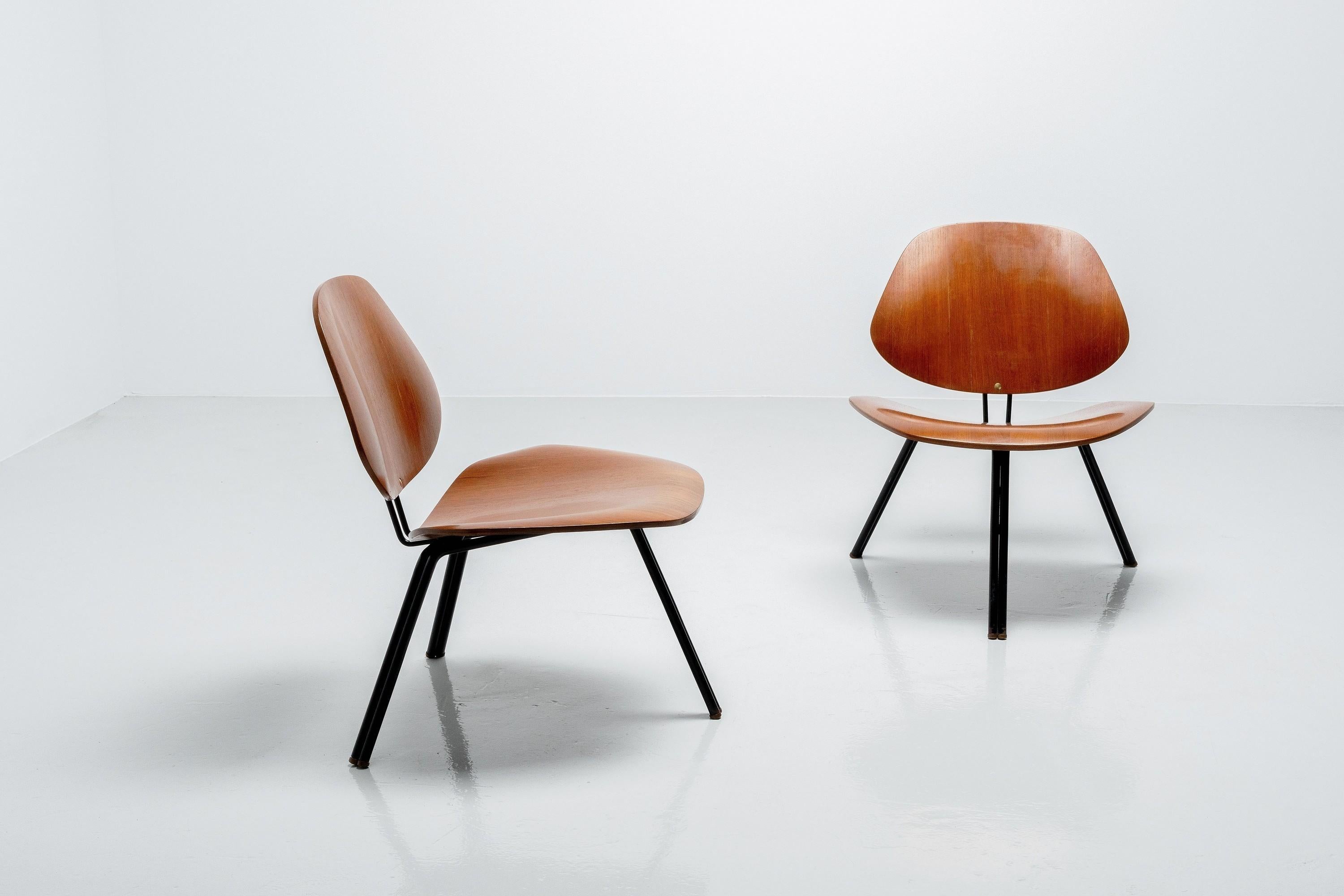 Italian Osvaldo Borsani P31 lounge chairs Tecno Italy 1963 For Sale