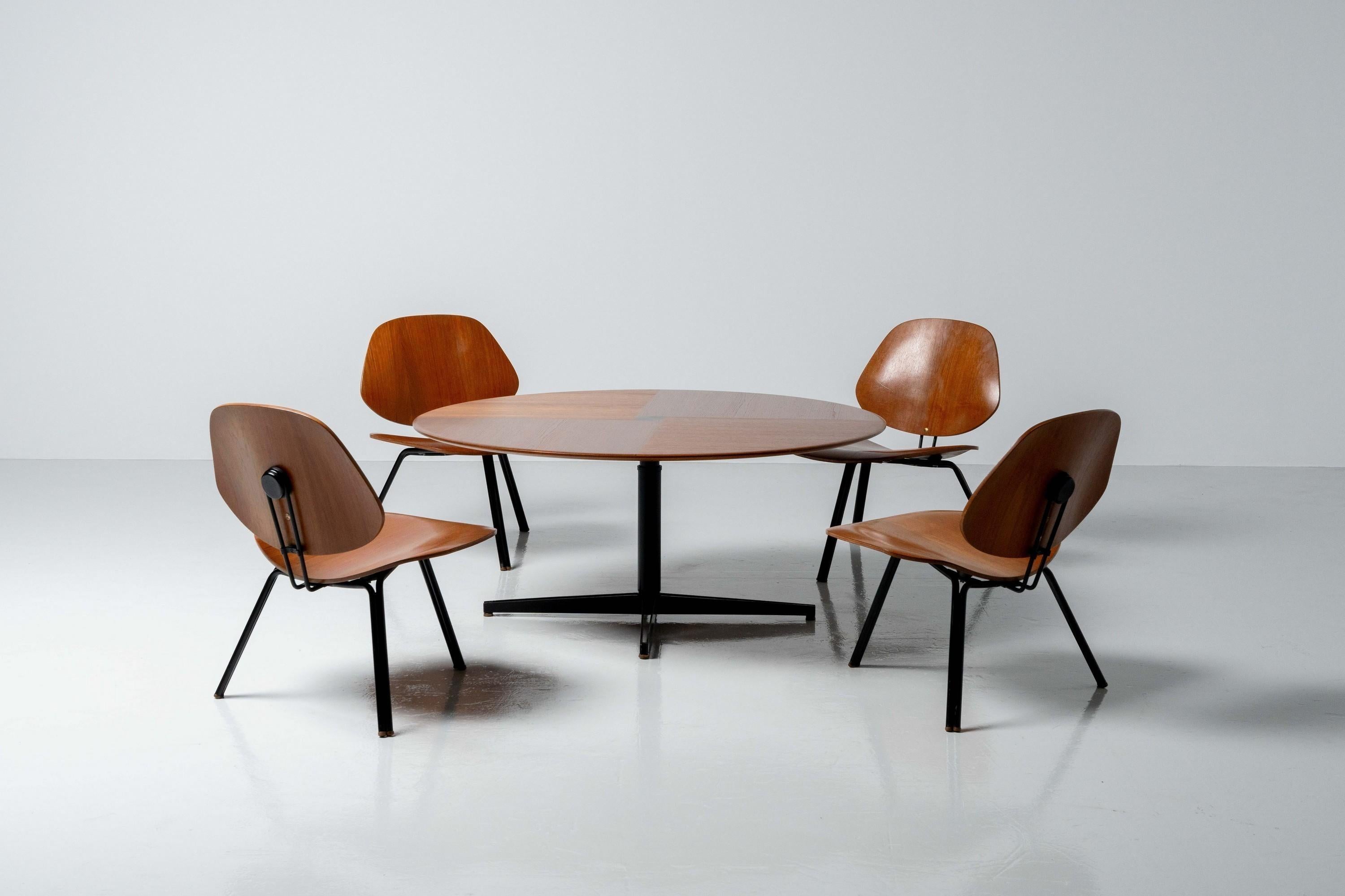 Osvaldo Borsani P31 lounge chairs Tecno Italy 1963 For Sale 1