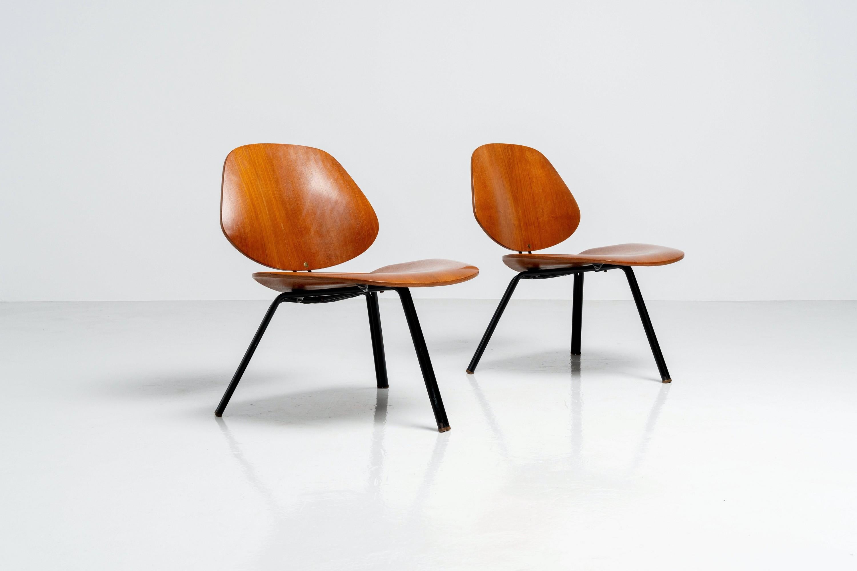 Osvaldo Borsani P31 lounge chairs Tecno Italy 1963 For Sale 2