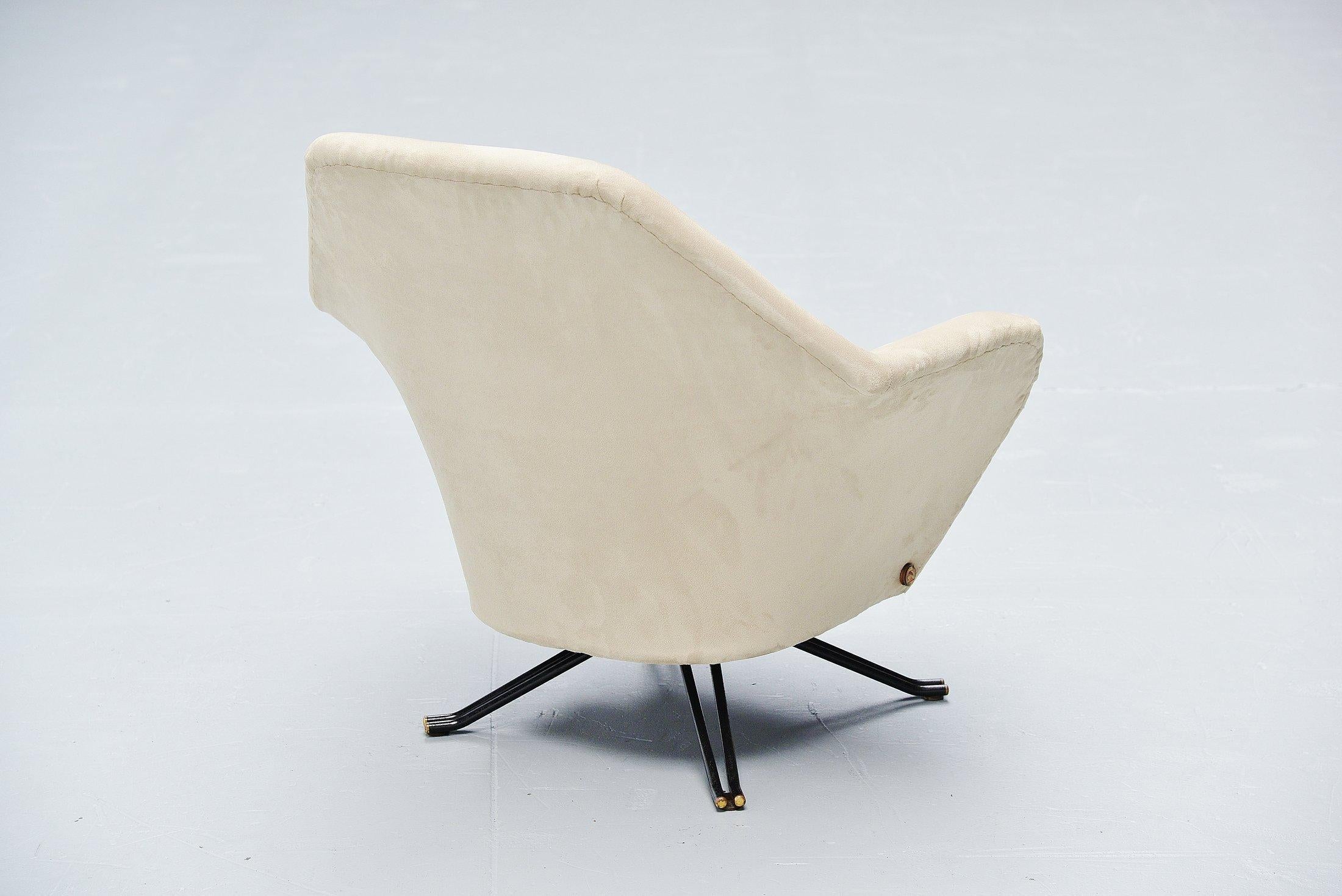 Mid-20th Century Osvaldo Borsani P32 Lounge Chair Tecno, Italy, 1956