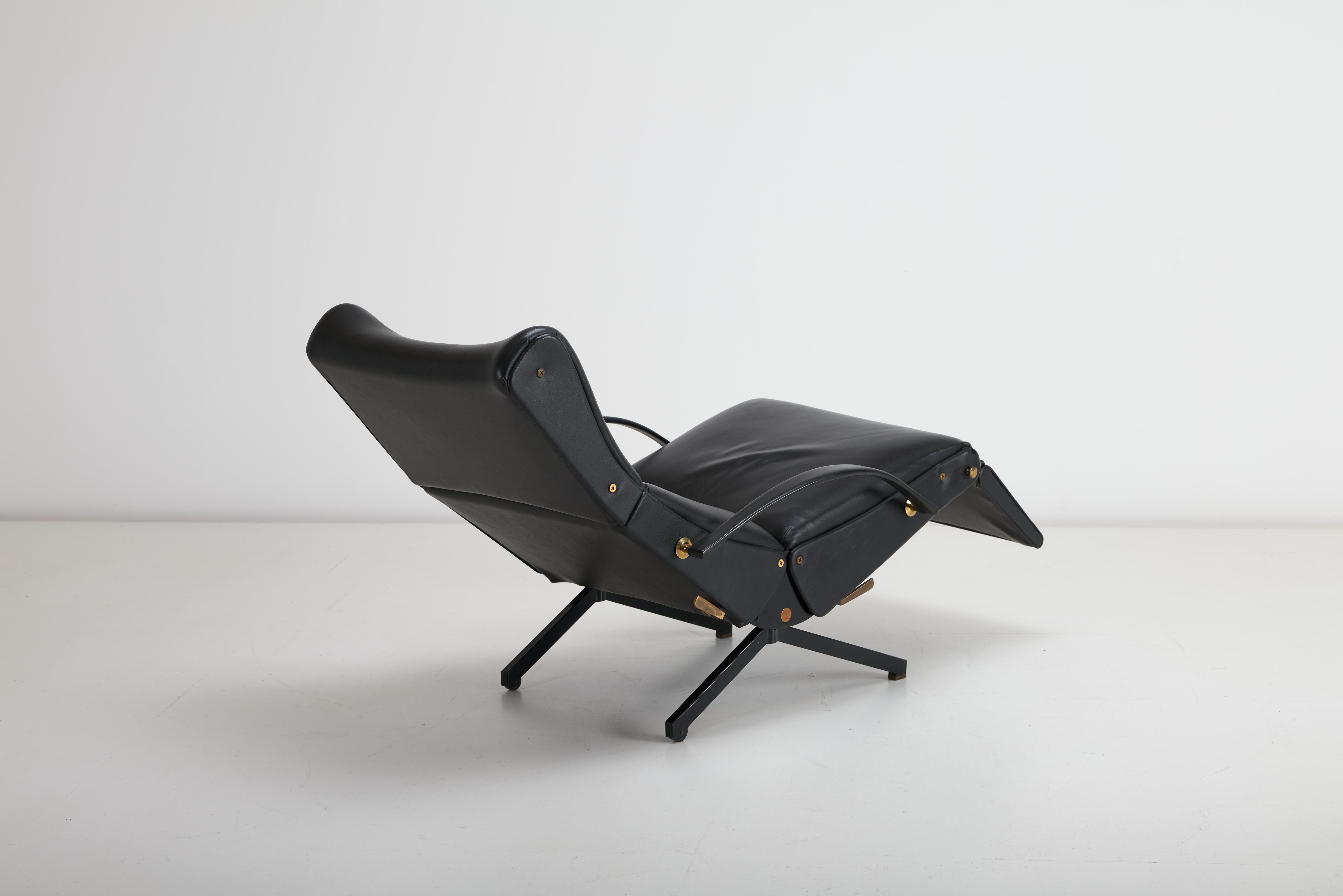 Osvaldo Borsani for Tecno Model P40 Chaise Black Vinyl Upholstery For Sale 3