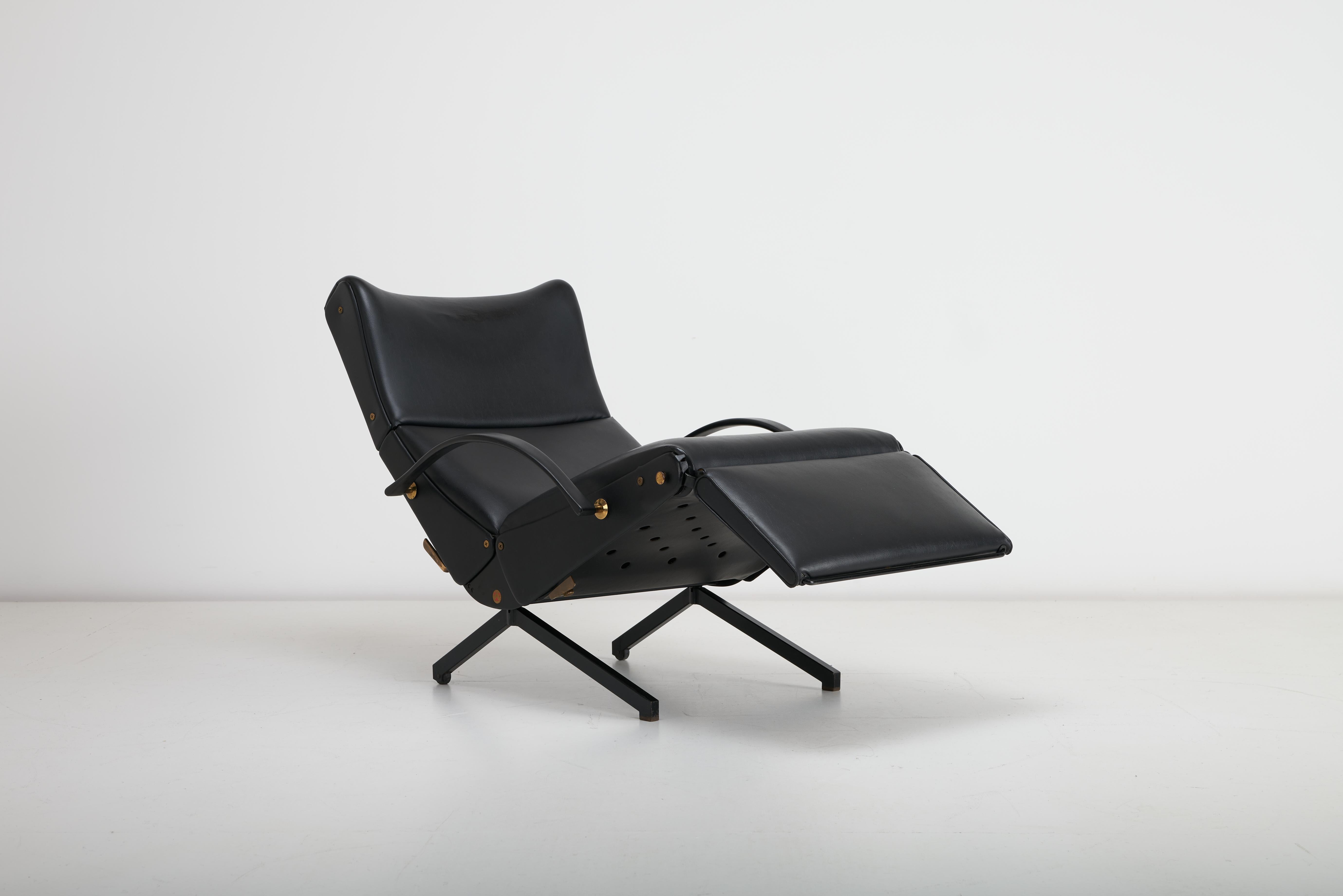 Mid-Century Modern Osvaldo Borsani for Tecno Model P40 Chaise Black Vinyl Upholstery For Sale