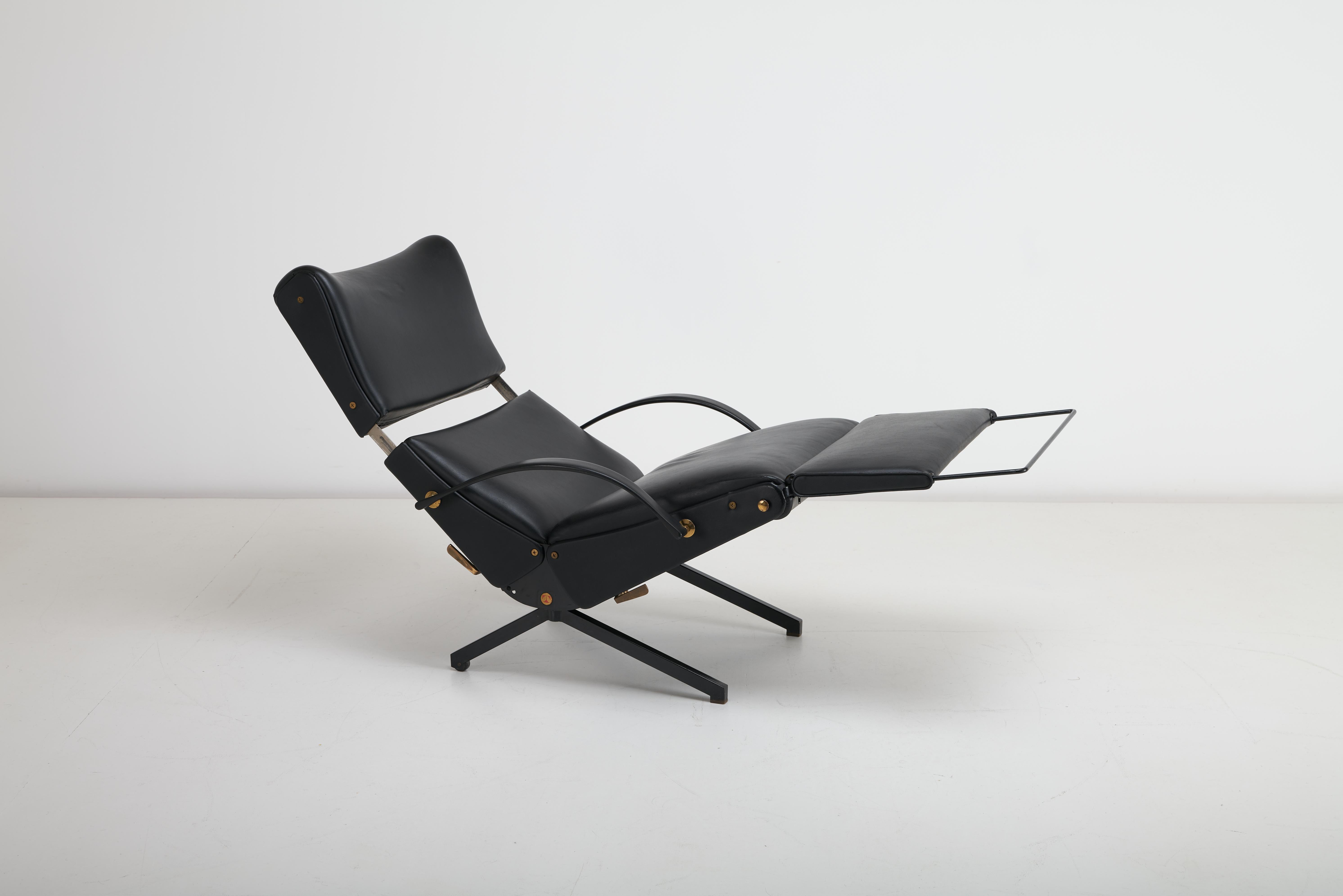 20th Century Osvaldo Borsani for Tecno Model P40 Chaise Black Vinyl Upholstery For Sale