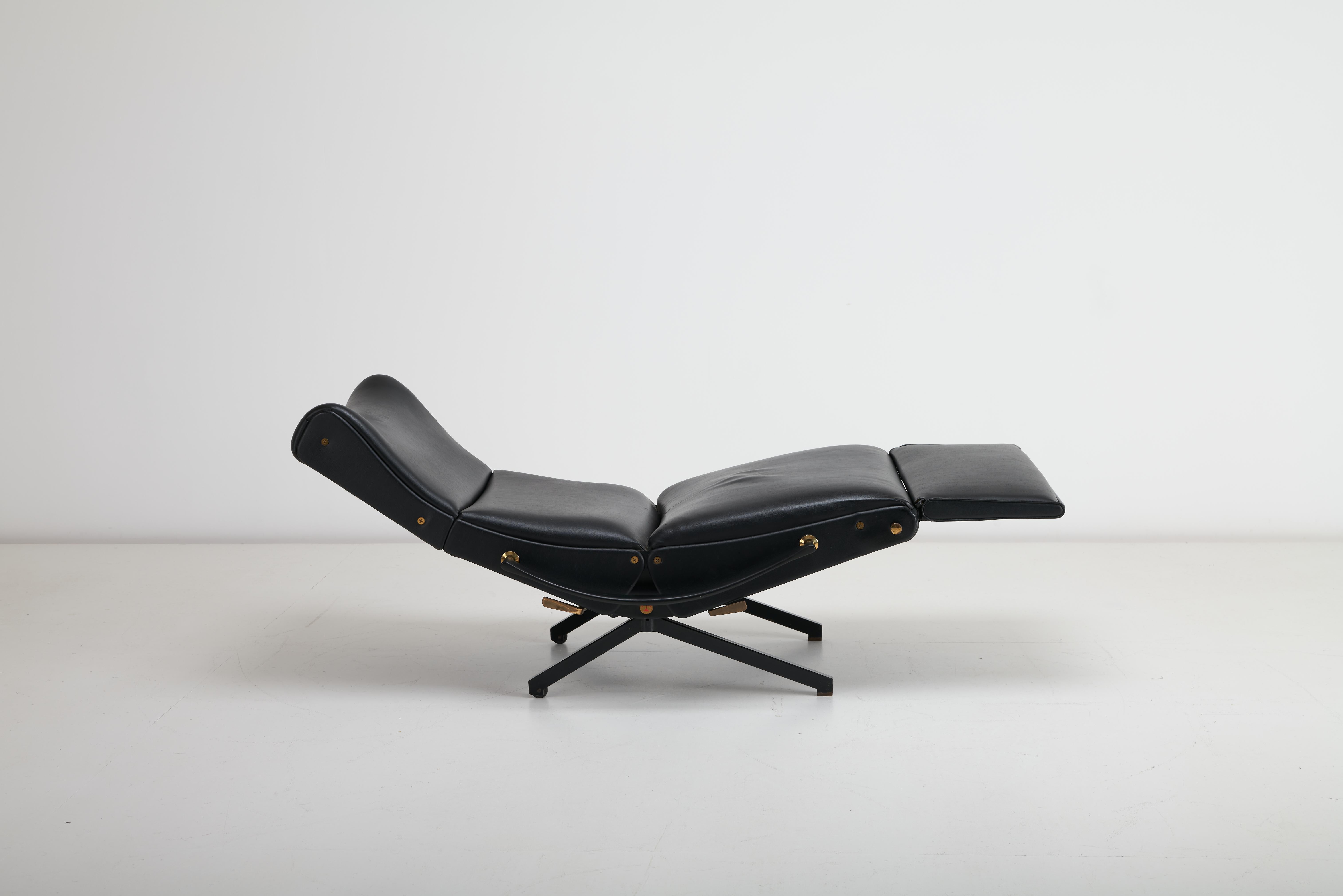 Osvaldo Borsani for Tecno Model P40 Chaise Black Vinyl Upholstery For Sale 2