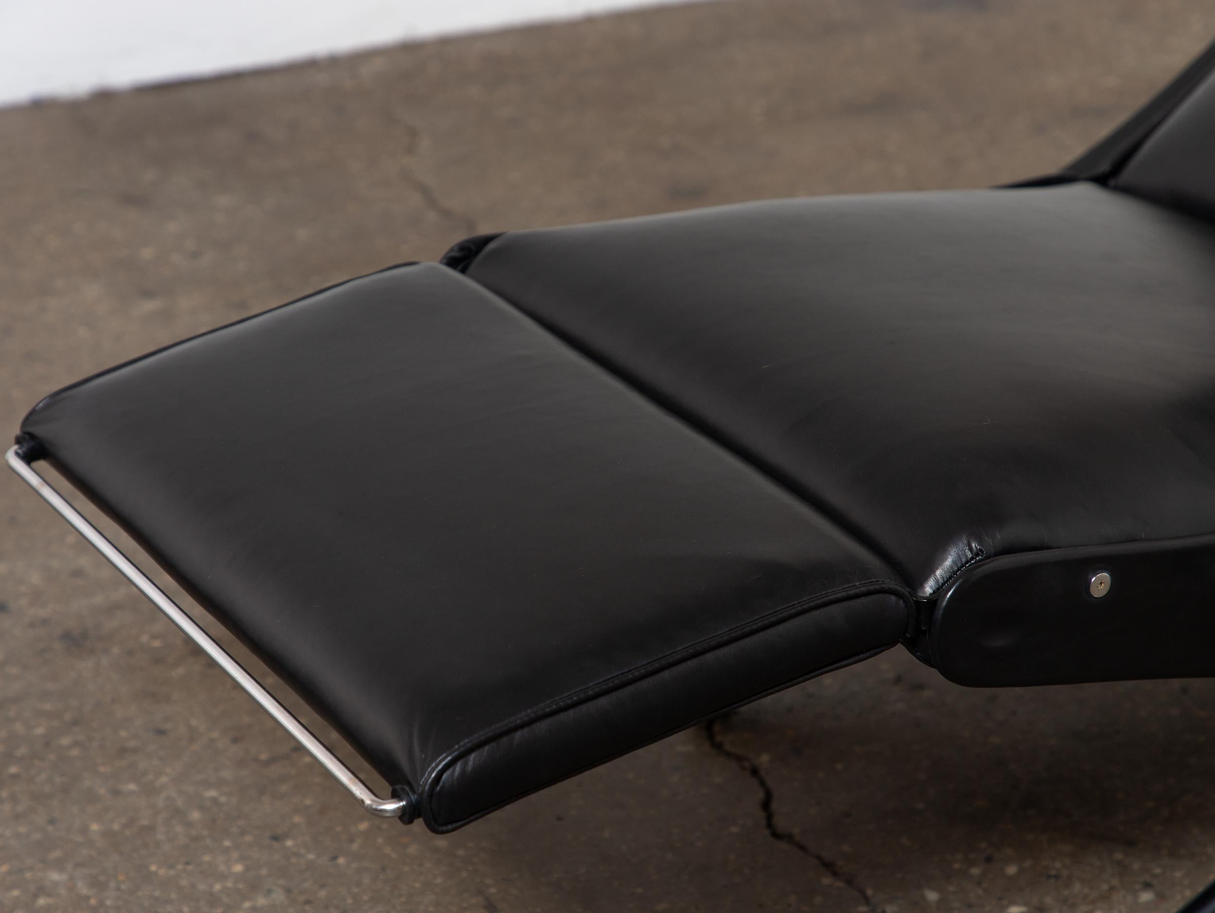 Osvaldo Borsani P40 Chaise Lounge For Sale 3