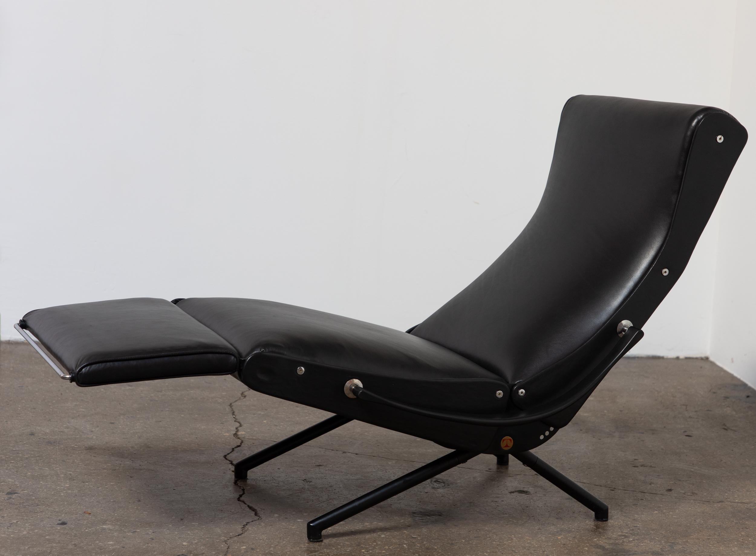 Osvaldo Borsani P40 Chaise Lounge In Good Condition For Sale In Brooklyn, NY