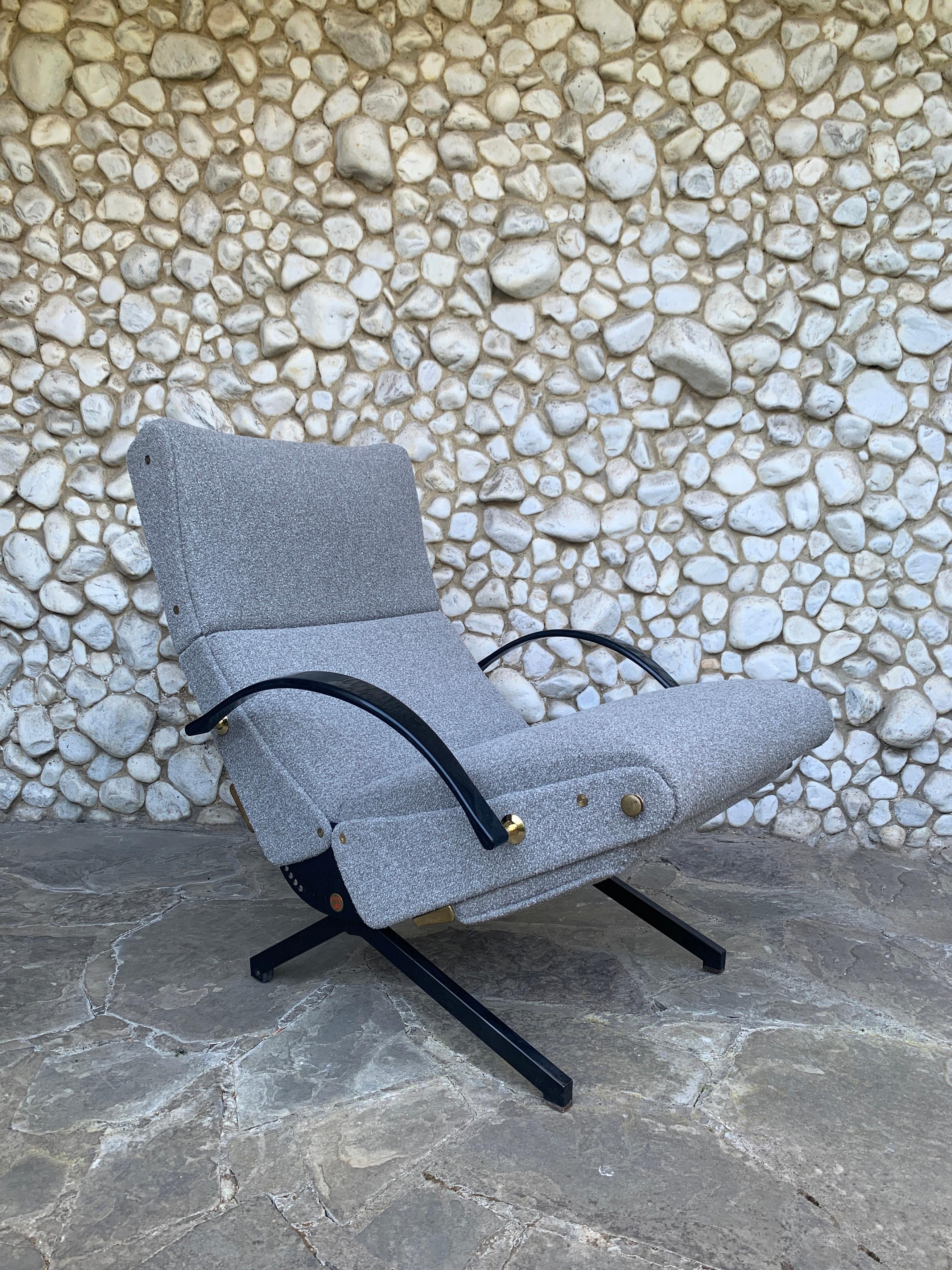 Osvaldo Borsani P40 Lounge Chair, zweite Auflage, hergestellt von Tecno, Mailand. Der 1954 entworfene P40 ist einer der berühmtesten Loungesessel des 20. Jahrhunderts und lässt sich für maximalen Komfort in mehrere Positionen einstellen. Er verfügt