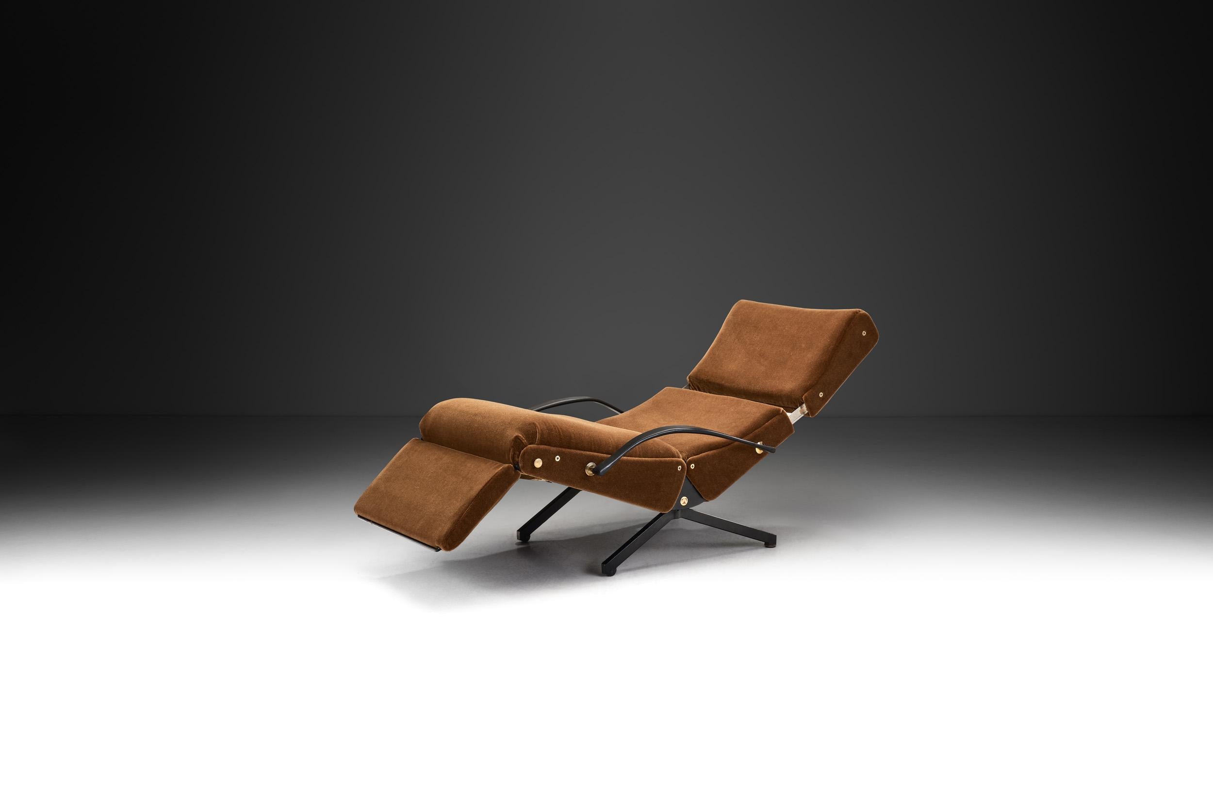 The P40, designed in 1955, is not only the most famous design of Italian architect and designer, Osvaldo Borsani, but of Italian mid-century design as well. This model is part of the most well renowned design collections around the world, including