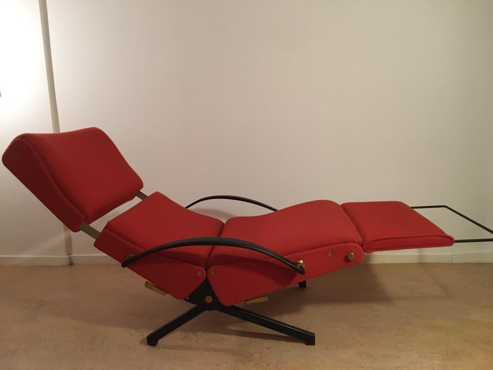 Osvaldo Borsani P40 lounge chair from Tecno, Italy, 1950s. Thisthe is First version by P40 chairs .The chair can be change into different positions. The seat back and footrest are adjustable separately from each other, The mechanisms are fully