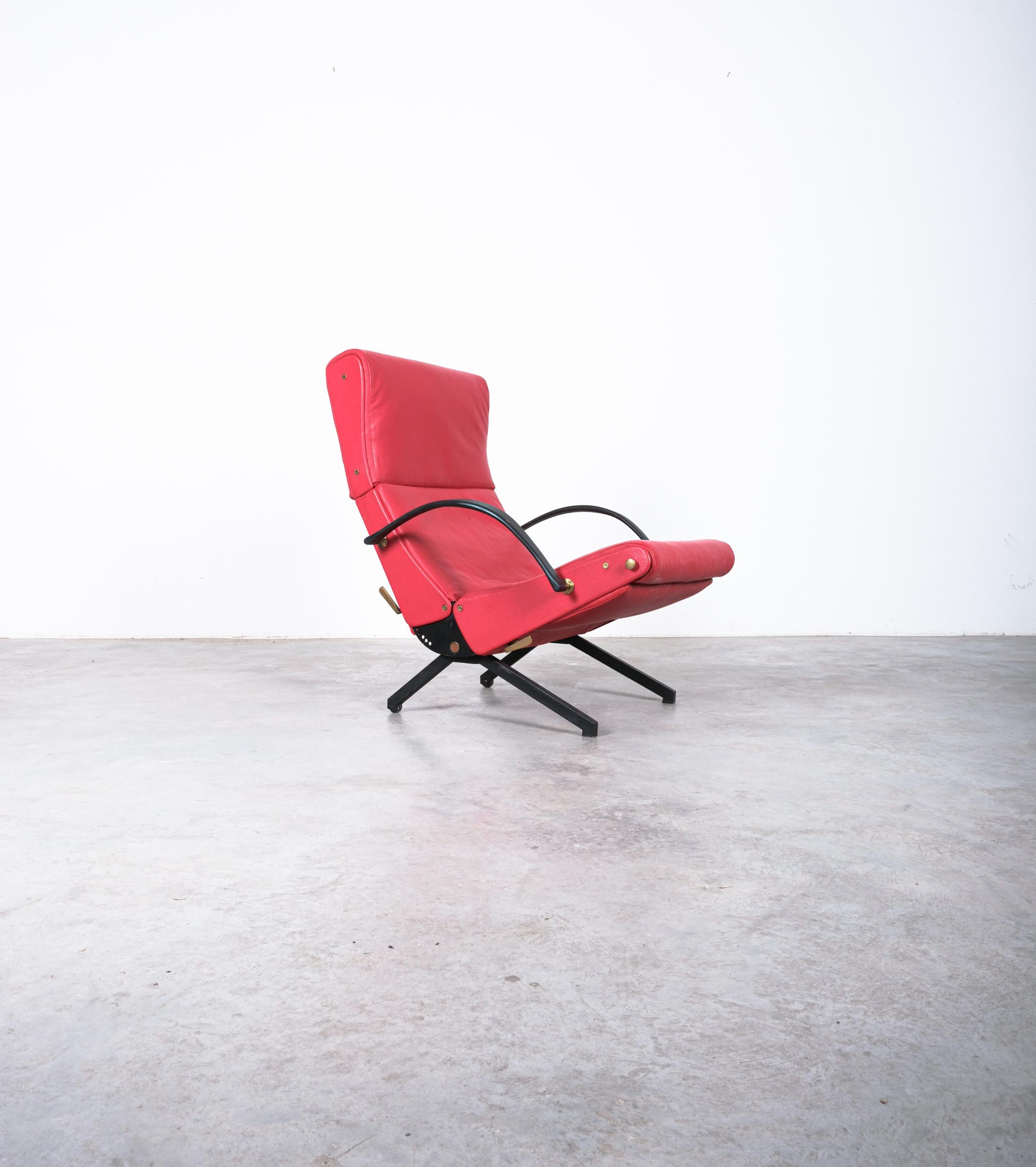 Osvaldo Borsani P40 mid-century relaxing system leather armchair, Tecta 1950

Beautiful Osvaldo Borsani P40 Chaiselongue by Tecta, Italy upholstered in thick red leather with brass details and original rubber armrests. The condition and functions