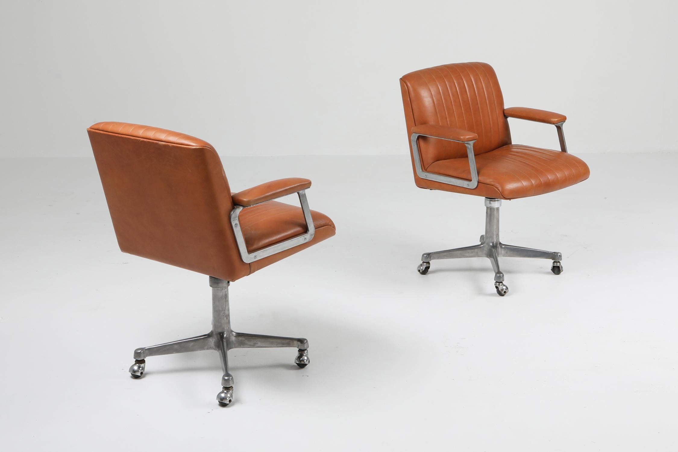 Borsani Osvaldo P126 swivel chairs, Tecno Italy, Mid-Century Modern, 1966, 

Cognac leather swiveling armchairs by Osvaldo Borsani for Tecno 
Founder with his brother Fulgenzio of Tecno, the architect Osvaldo Borsani designed most of Tecno's and