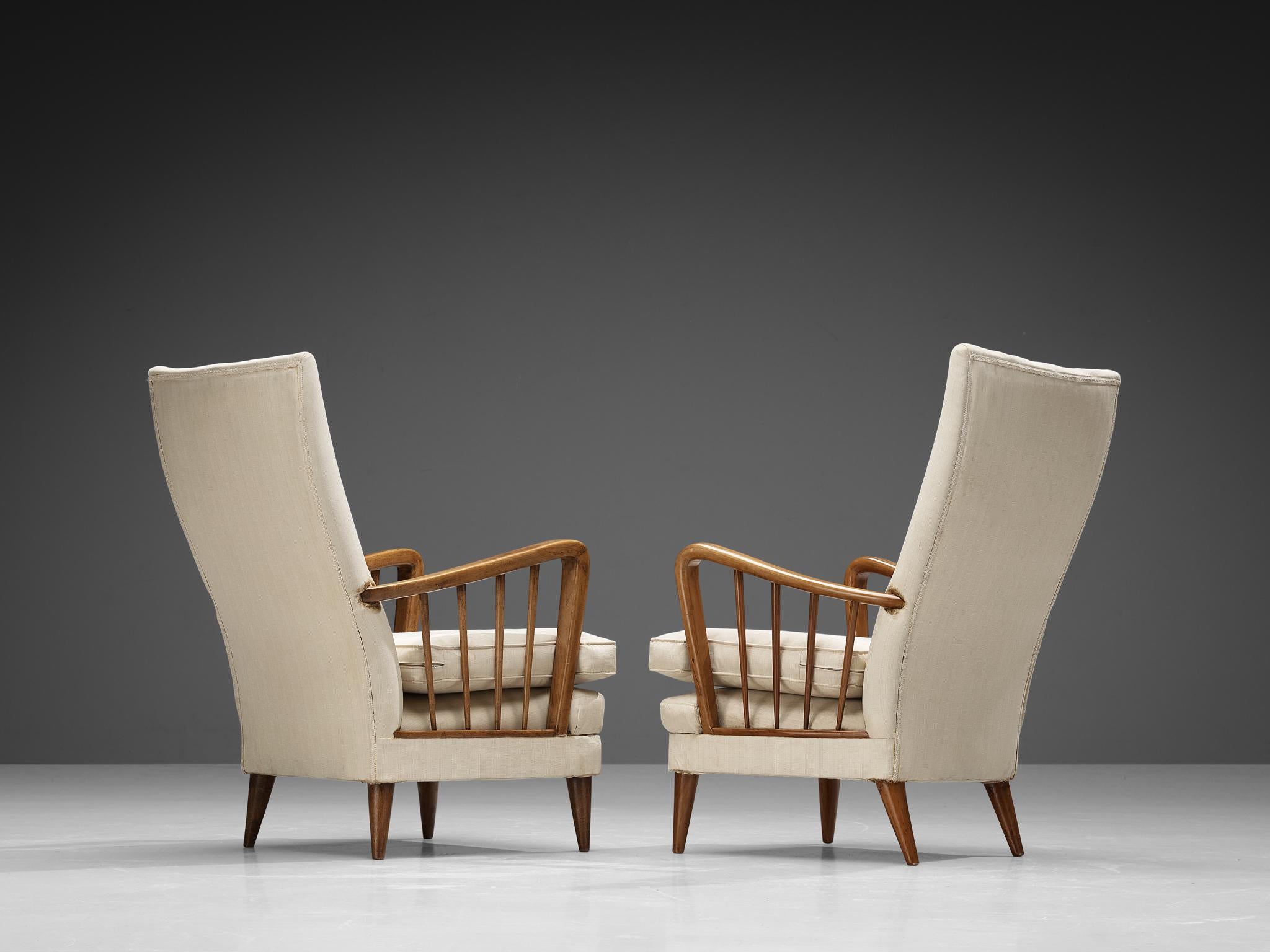 Osvaldo Borsani pour ABV, chaises longues, modèle 6553, noyer, tissu, Italie, 1945

Cette élégante paire de chaises longues modèle 6553 est conçue par Osvaldo Borsani et incarne une splendide construction de lignes subtiles et de formes curvilignes.