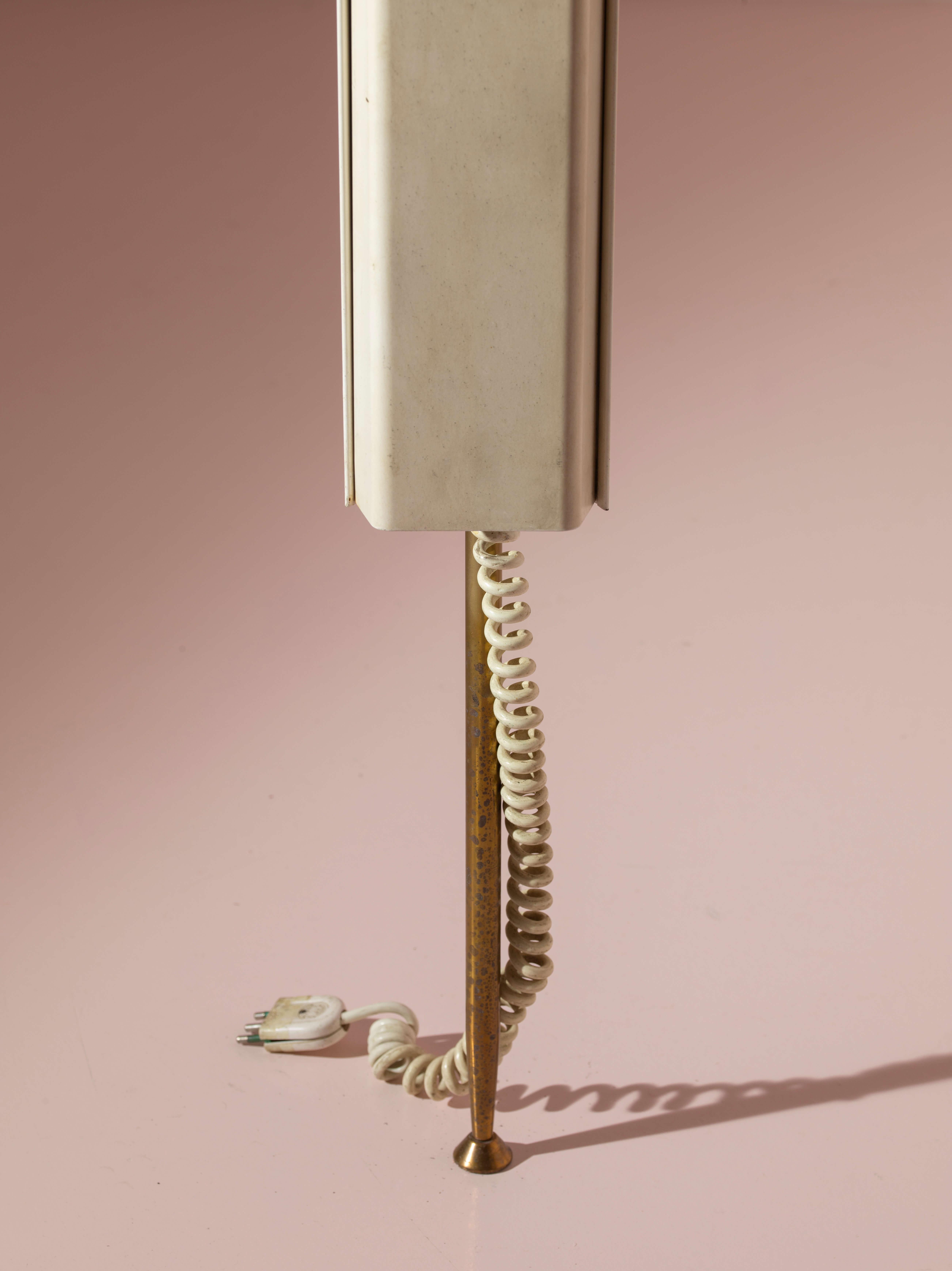 Osvaldo Borsani: Paar LT8 Neonlampen von Decken- bis Boden von Tecno, Italien, 1950er Jahre (Metall) im Angebot