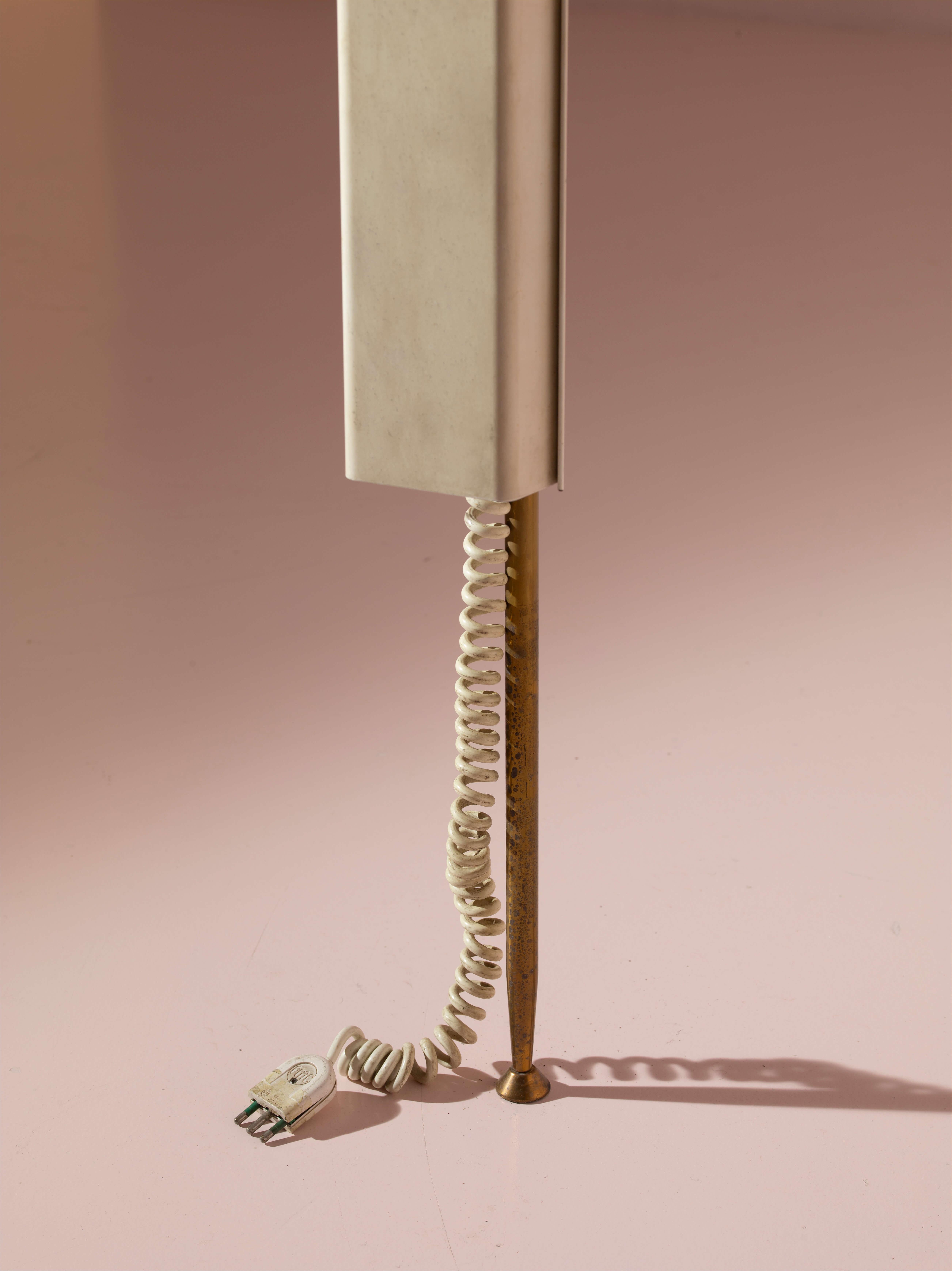 Osvaldo Borsani: Paar LT8 Neonlampen von Decken- bis Boden von Tecno, Italien, 1950er Jahre im Angebot 2