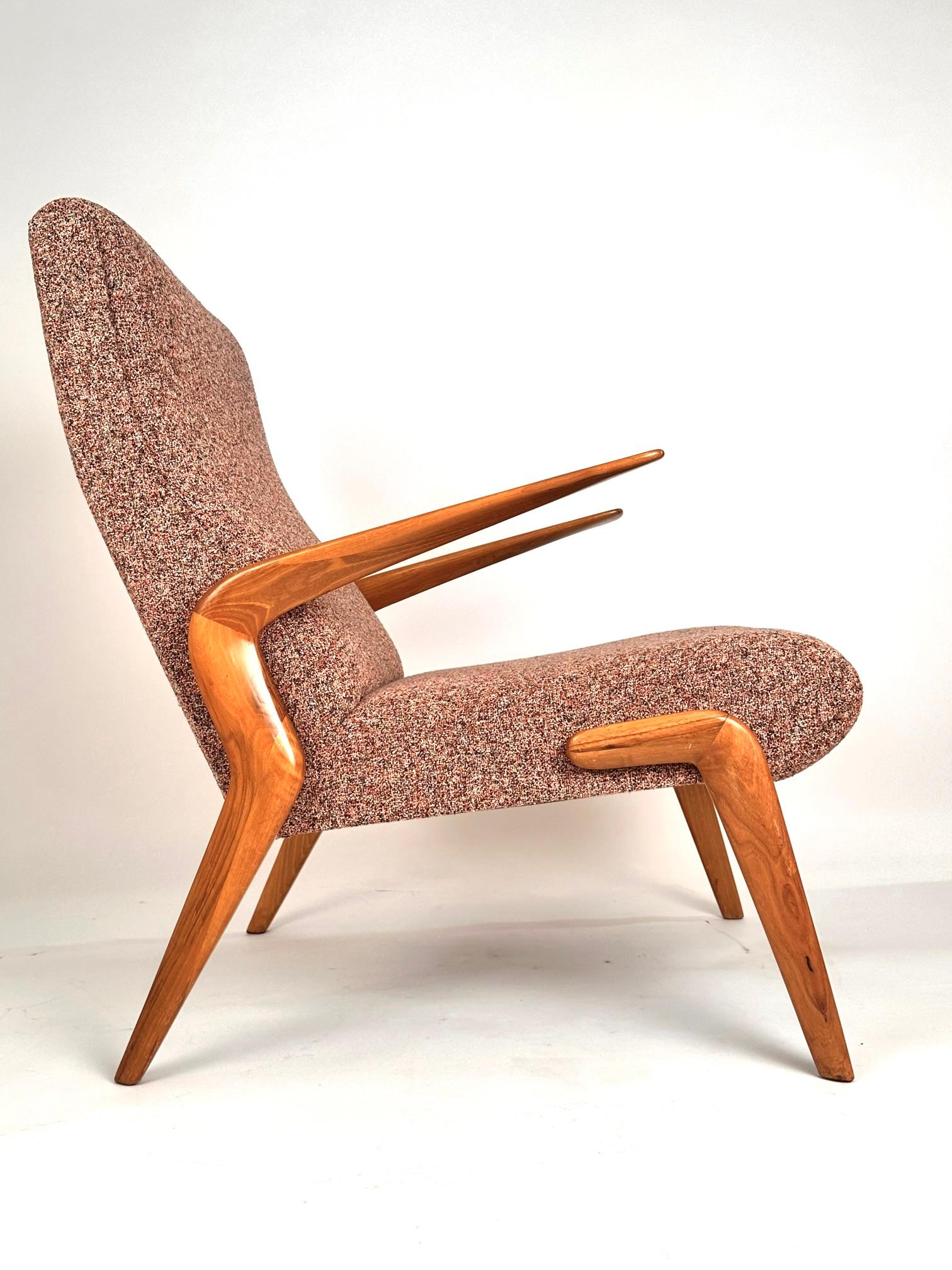 Osvaldo Borsani Pair of Mid-Century P71 Walnut Armchairs for Tecno, 1954 For Sale 7