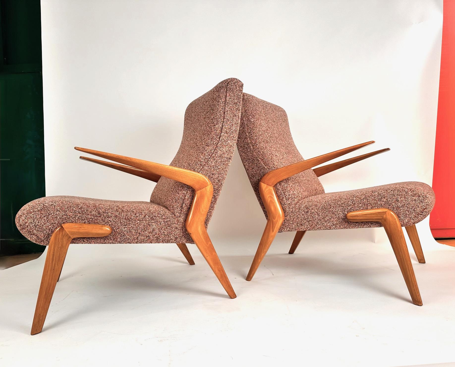An original pair of P71 walnut armchairs designed by Osvaldo Borsani and  one of the first editions of  Tecno.,founded in 1953 by Osvaldo Borsani and his brother Fulgencio Borsani. Walnut wood and bouclé upholstery..Sculptured legs ,and solid