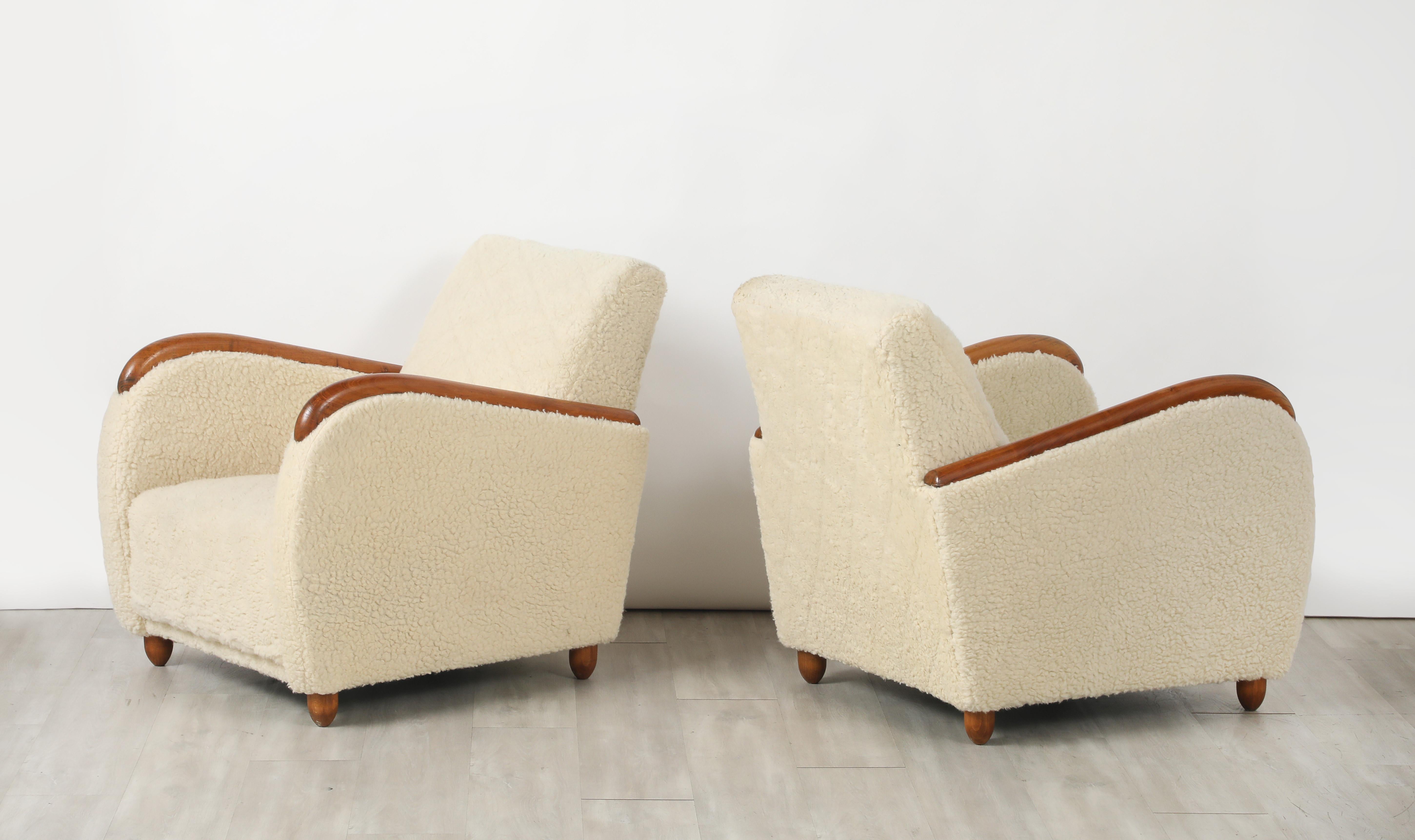 Osvaldo Borsani Pareja de sillones de piel de oveja y roble, hacia 1945 en venta 4