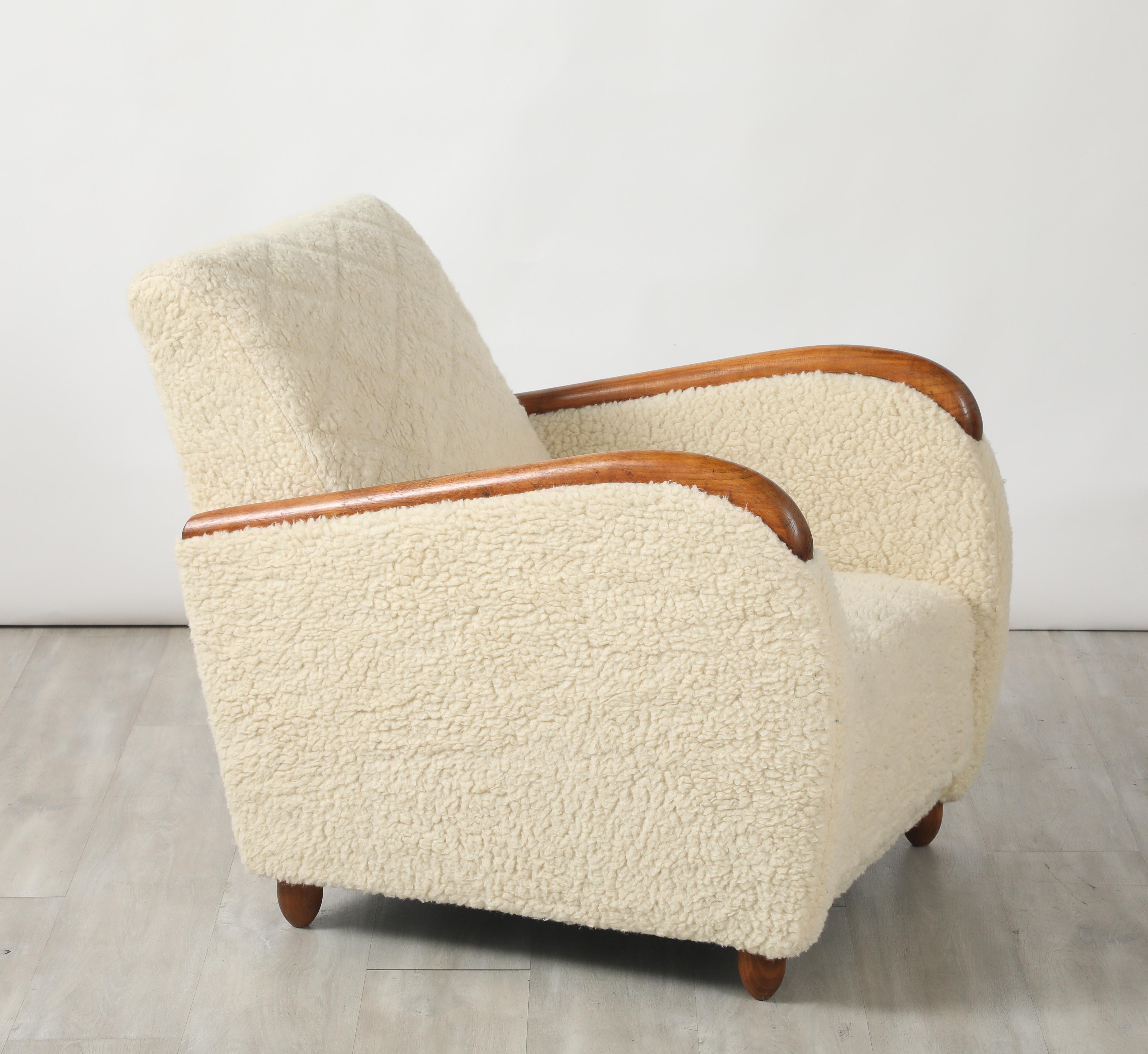 Osvaldo Borsani Pareja de sillones de piel de oveja y roble, hacia 1945 en venta 12