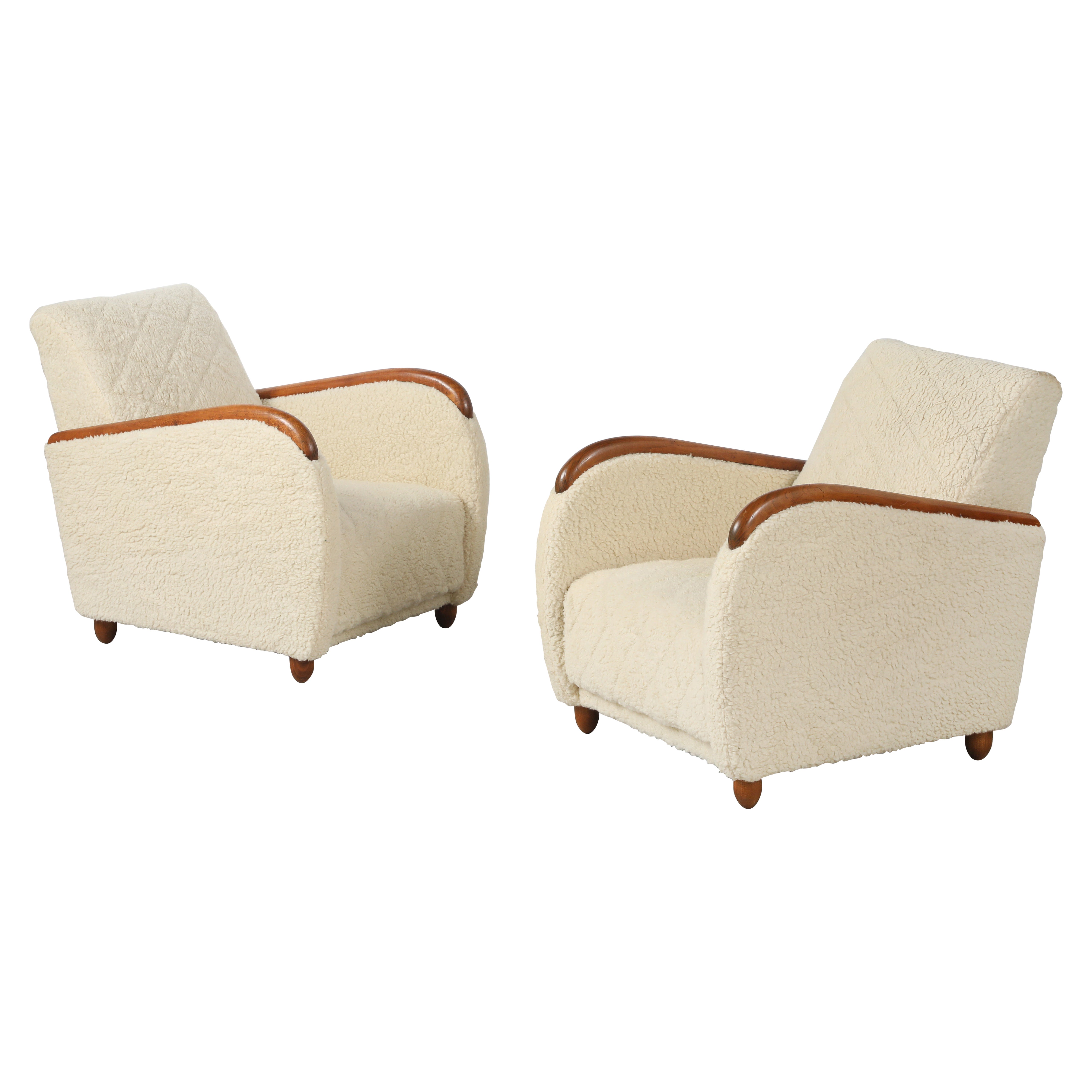 Osvaldo Borsani Pareja de sillones de piel de oveja y roble, hacia 1945 en venta