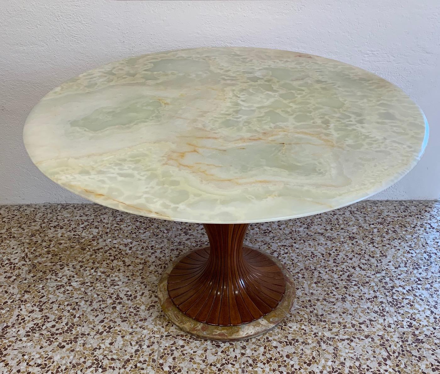 Osvaldo Borsani Pedestal Table with Marble Top, 1950s In Good Condition In Meda, MB