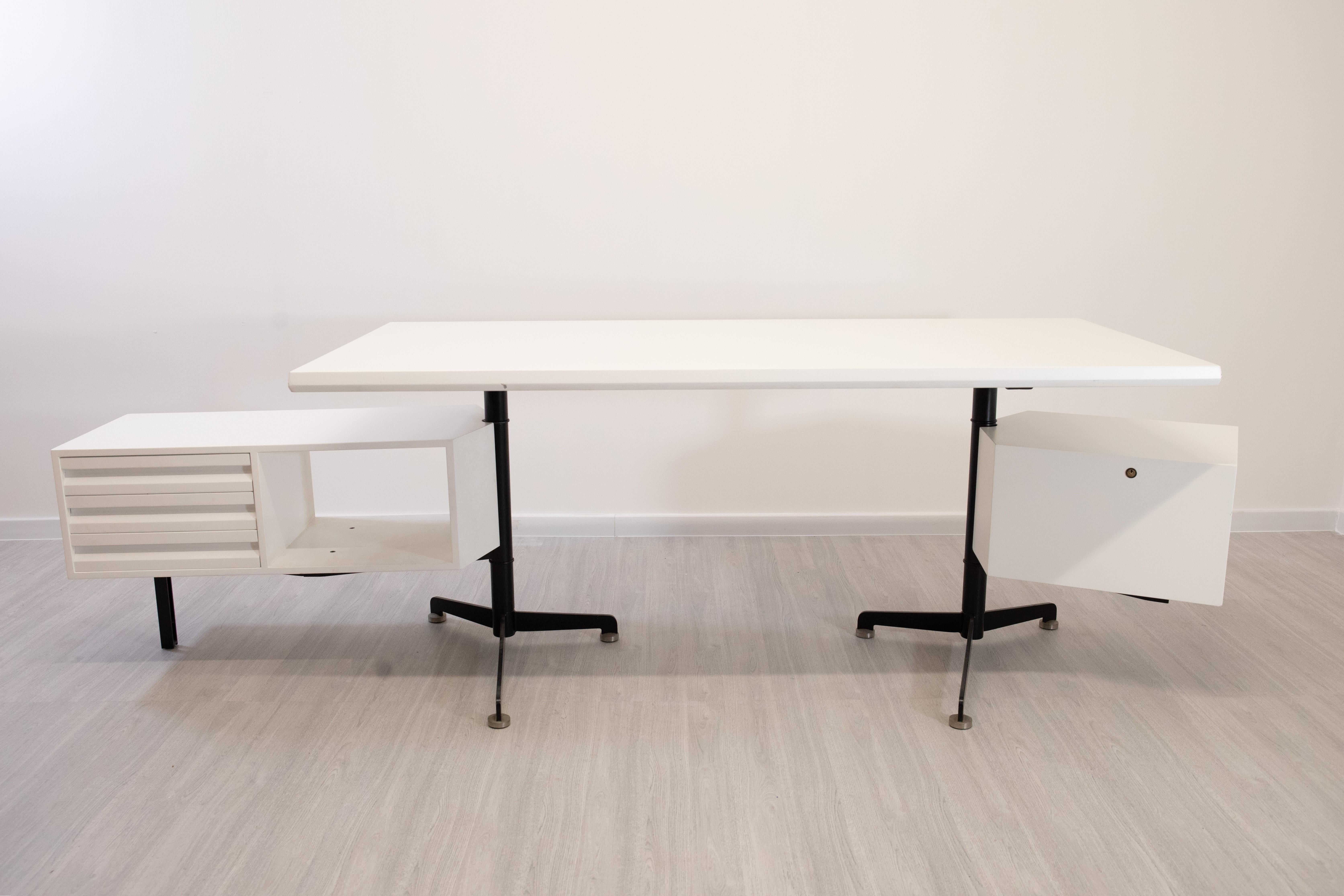 Osvaldo Borsani für tecno - T95-Schreibtisch, 1956 (Lackiert) im Angebot