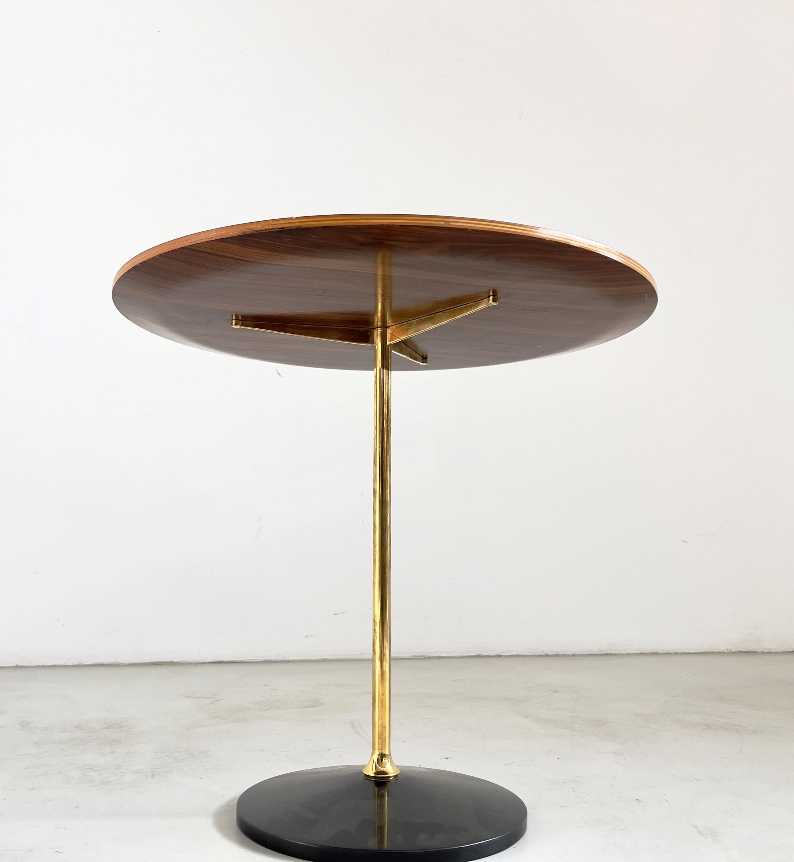Osvaldo Borsani for Tecno Italian vintage coffee table  In Good Condition For Sale In Baranzate, IT