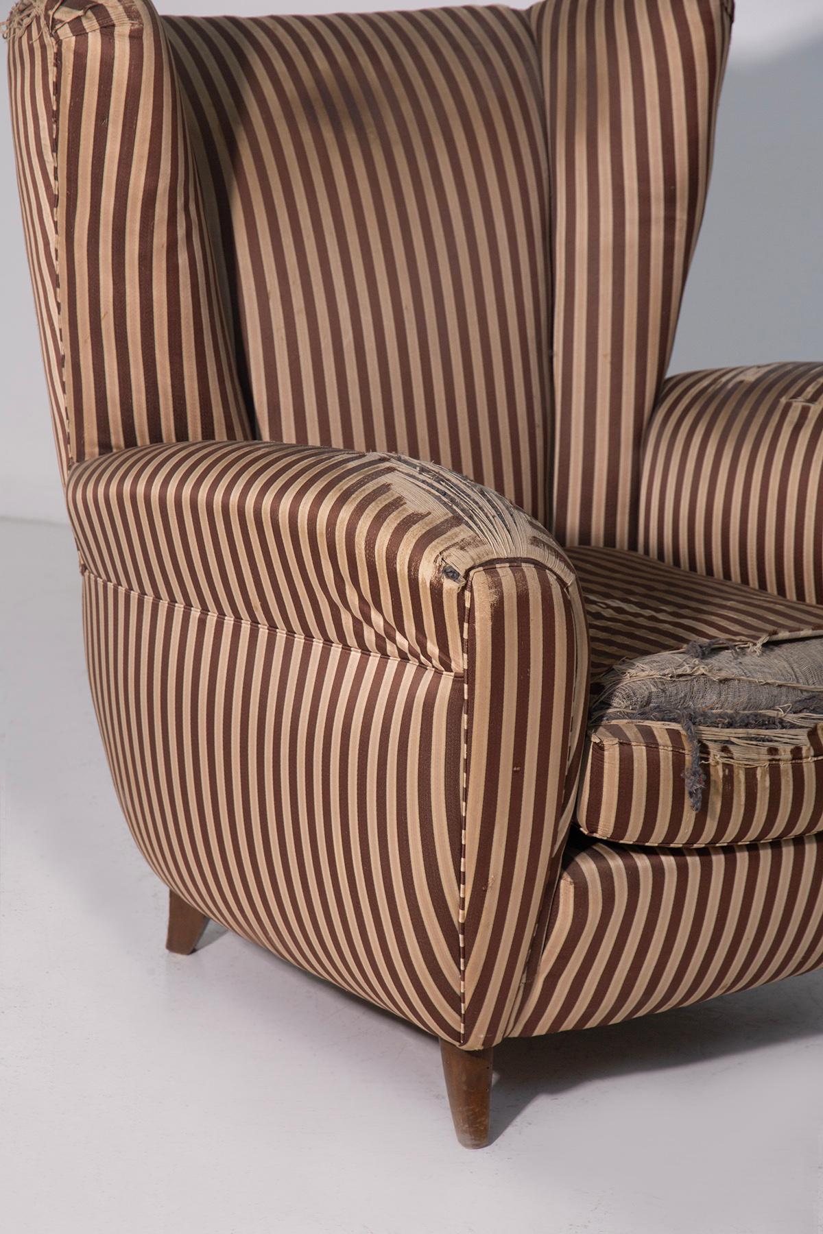 Osvaldo Borsani Rare Armchairs in orignal condition in silk en vente 4