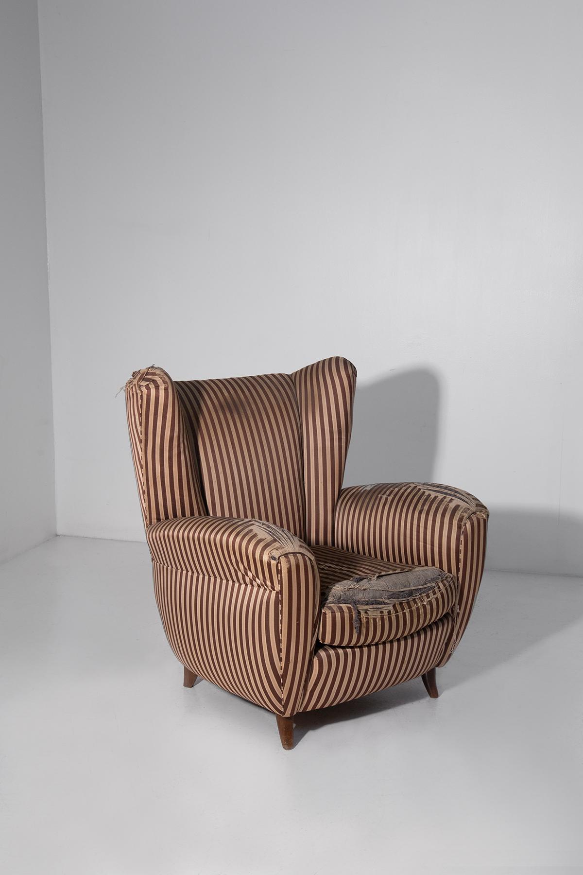 Mid-20th Century Osvaldo Borsani Rare Armchairs in orignal condition in silk en vente