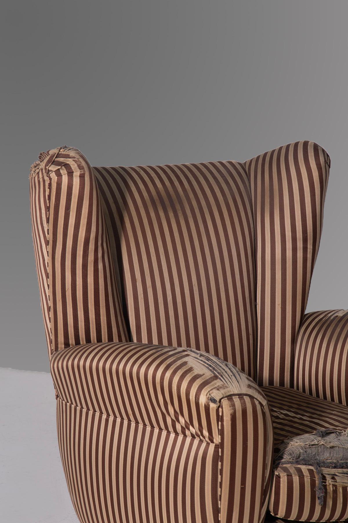 Satin Osvaldo Borsani Rare Armchairs in orignal condition in silk en vente
