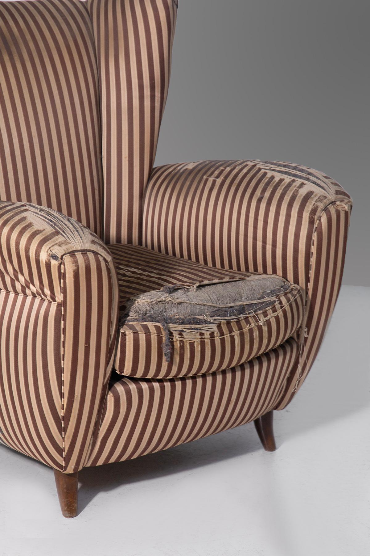 Osvaldo Borsani Rare Armchairs in orignal condition in silk en vente 1