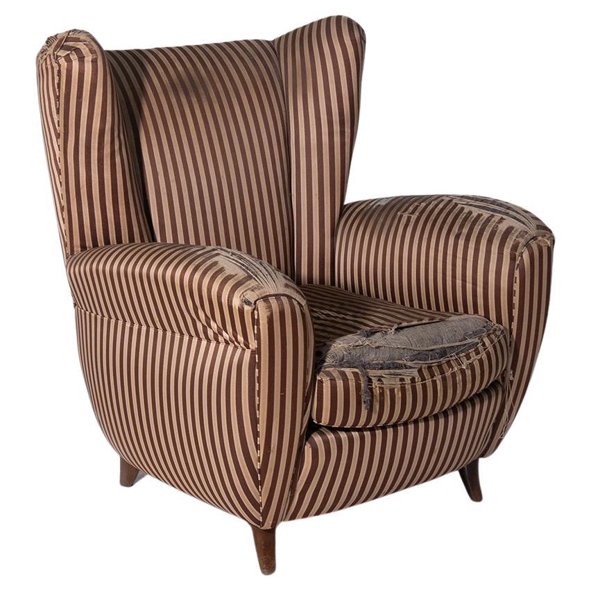 Osvaldo Borsani Rare Armchairs in orignal condition in silk en vente