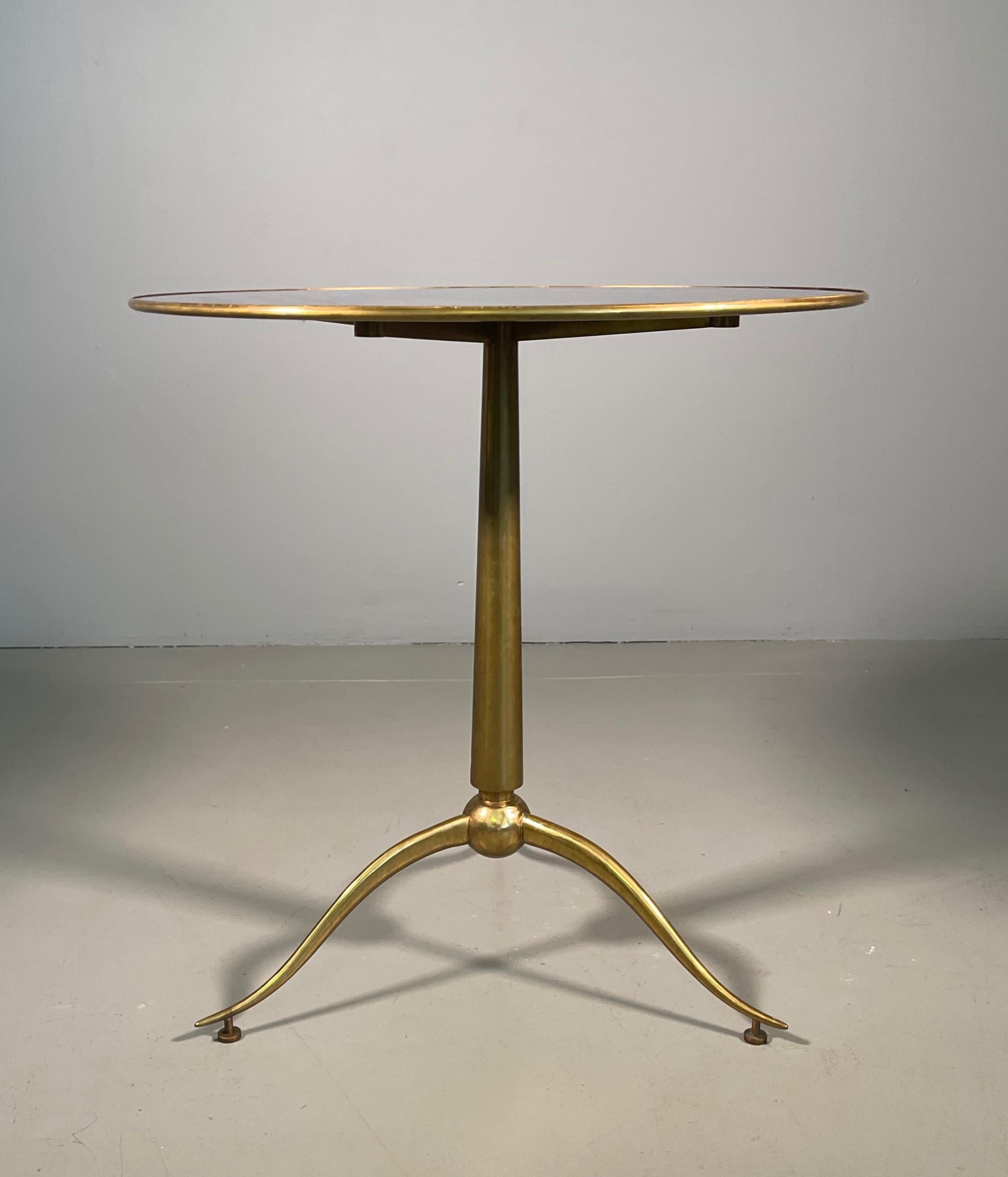 Osvaldo Borsani Rare of Blue Glass and Brass Side Table In Excellent Condition In Rovereta, SM