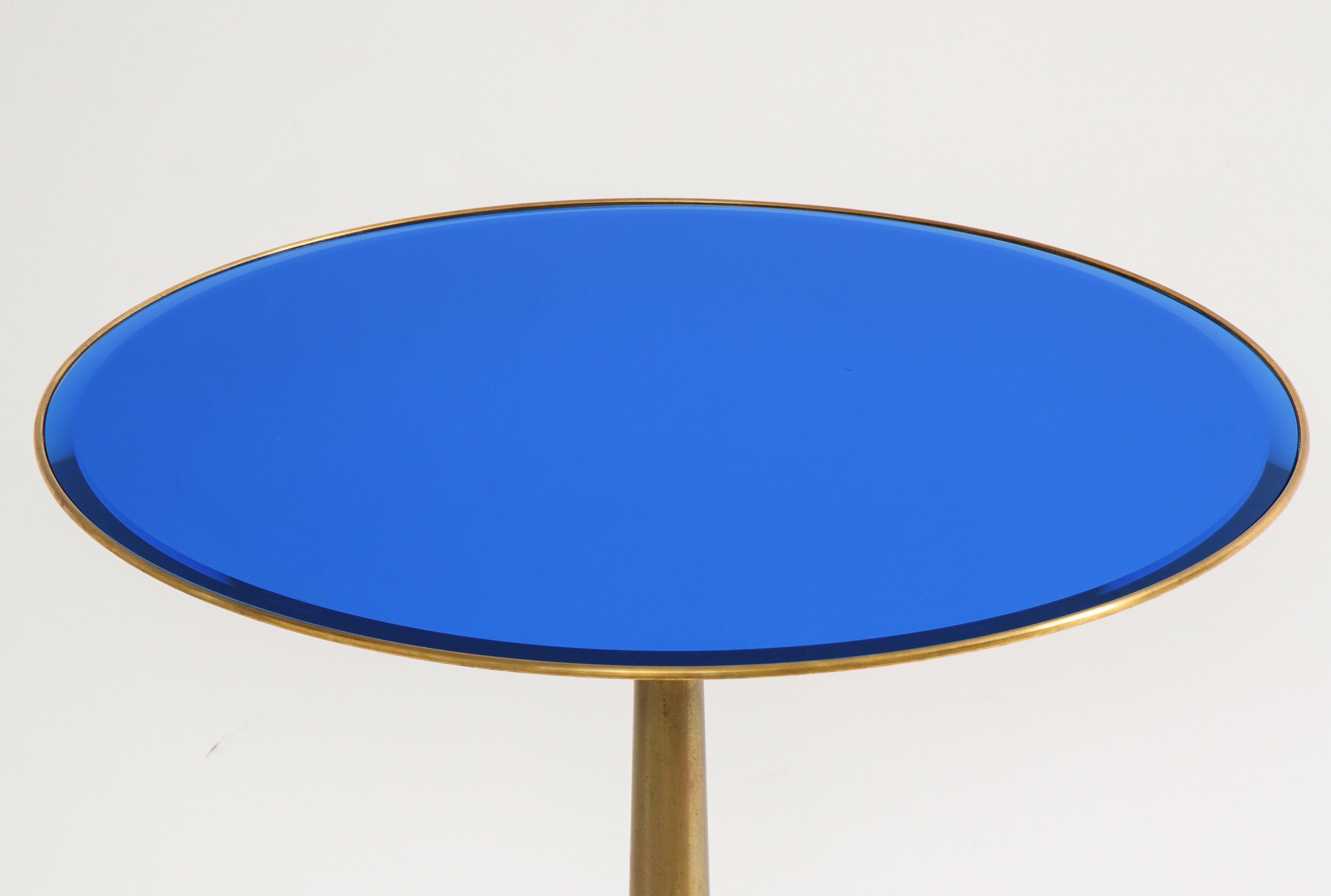 Osvaldo Borsani Rare Pair of Side Tables in Brass and Blue Glass In Good Condition In New York, NY
