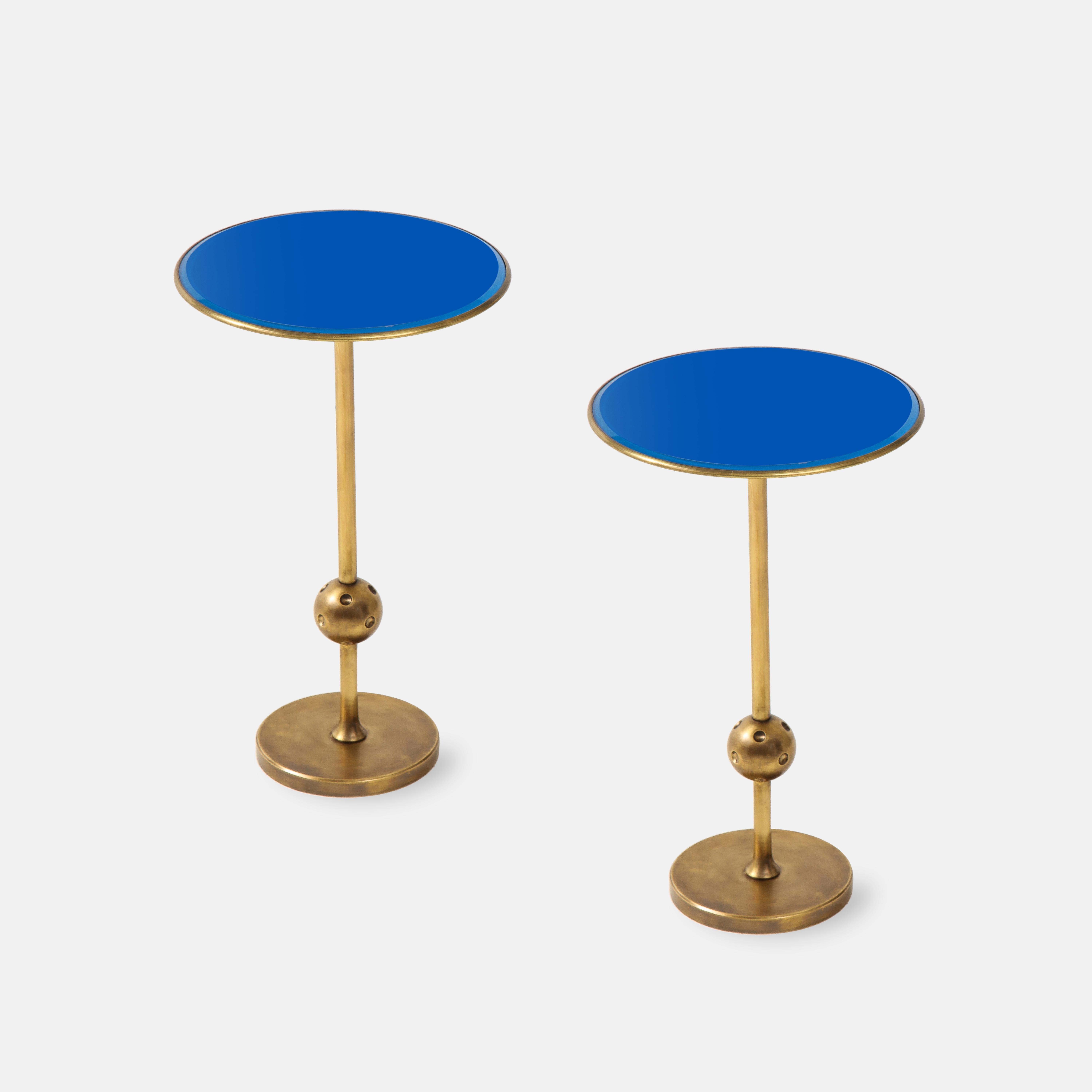 Osvaldo Borsani for Tecno rare pair of chic side tables model T1 with inset reverse painted blue beveled glass tops on brass pedestal bases with floating orb decoration.

Literature:
Giuliana Gramigna and Fulvio Irace, Osvaldo Borsani, Rome,