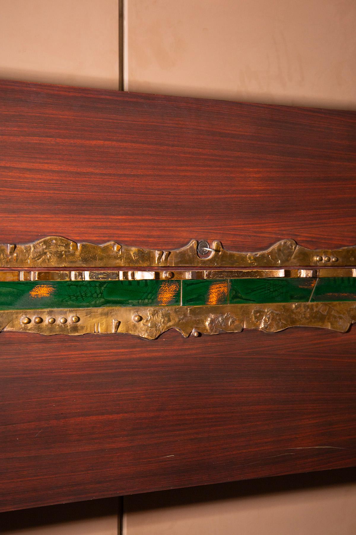 Osvaldo Borsani Rare Wall Bookcase with Pomodoro Artwork in vendita 5