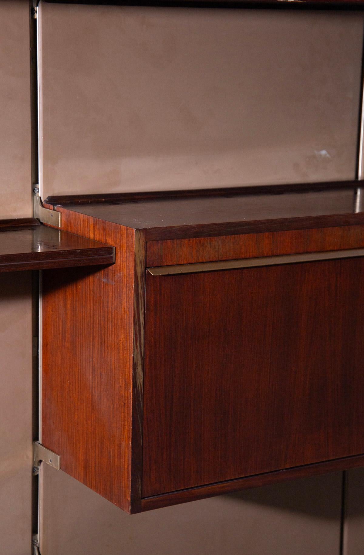 Osvaldo Borsani Rare Wall Bookcase with Pomodoro Artwork in vendita 6