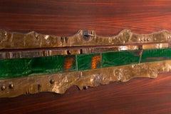 Estantería de pared Osvaldo Borsani con obra de arte Pomodoro