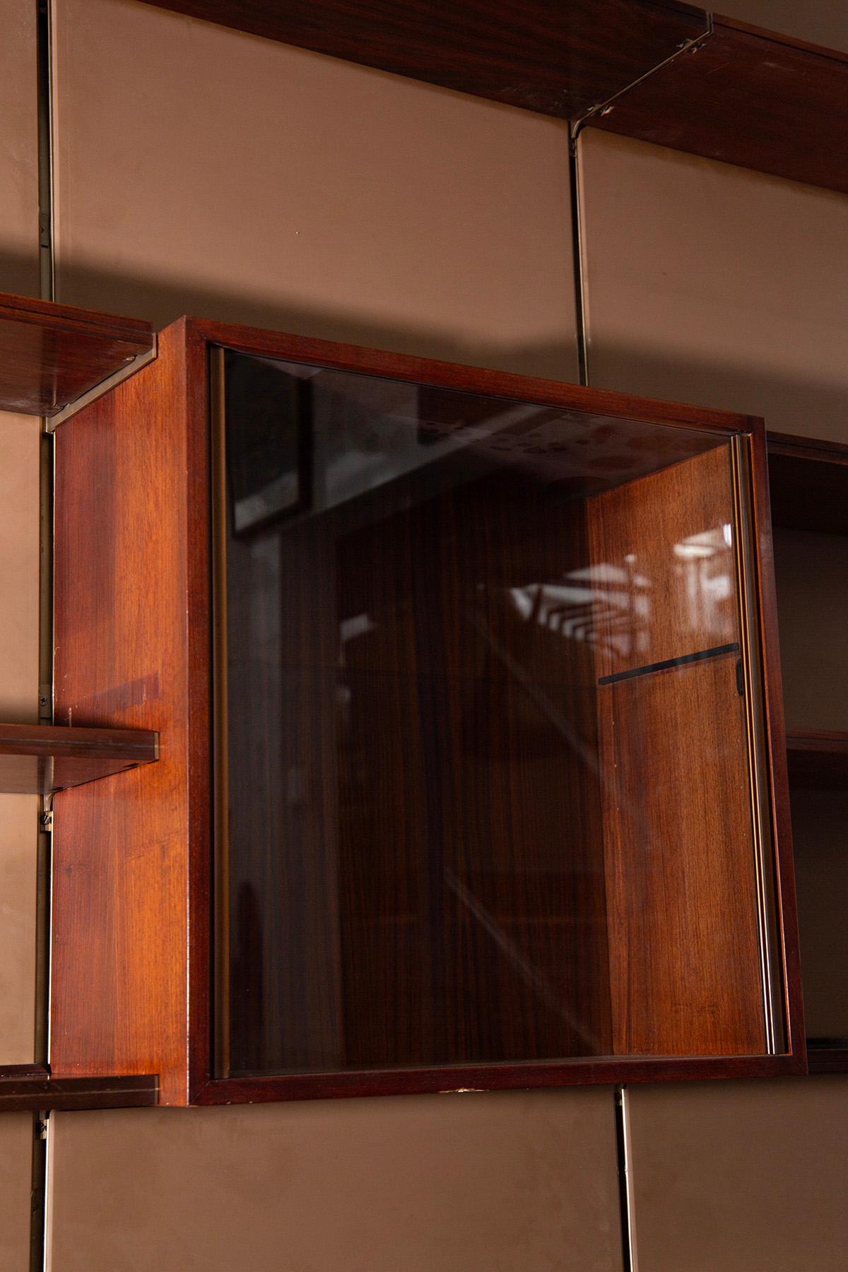 Bronzo Osvaldo Borsani Rare Wall Bookcase with Pomodoro Artwork in vendita