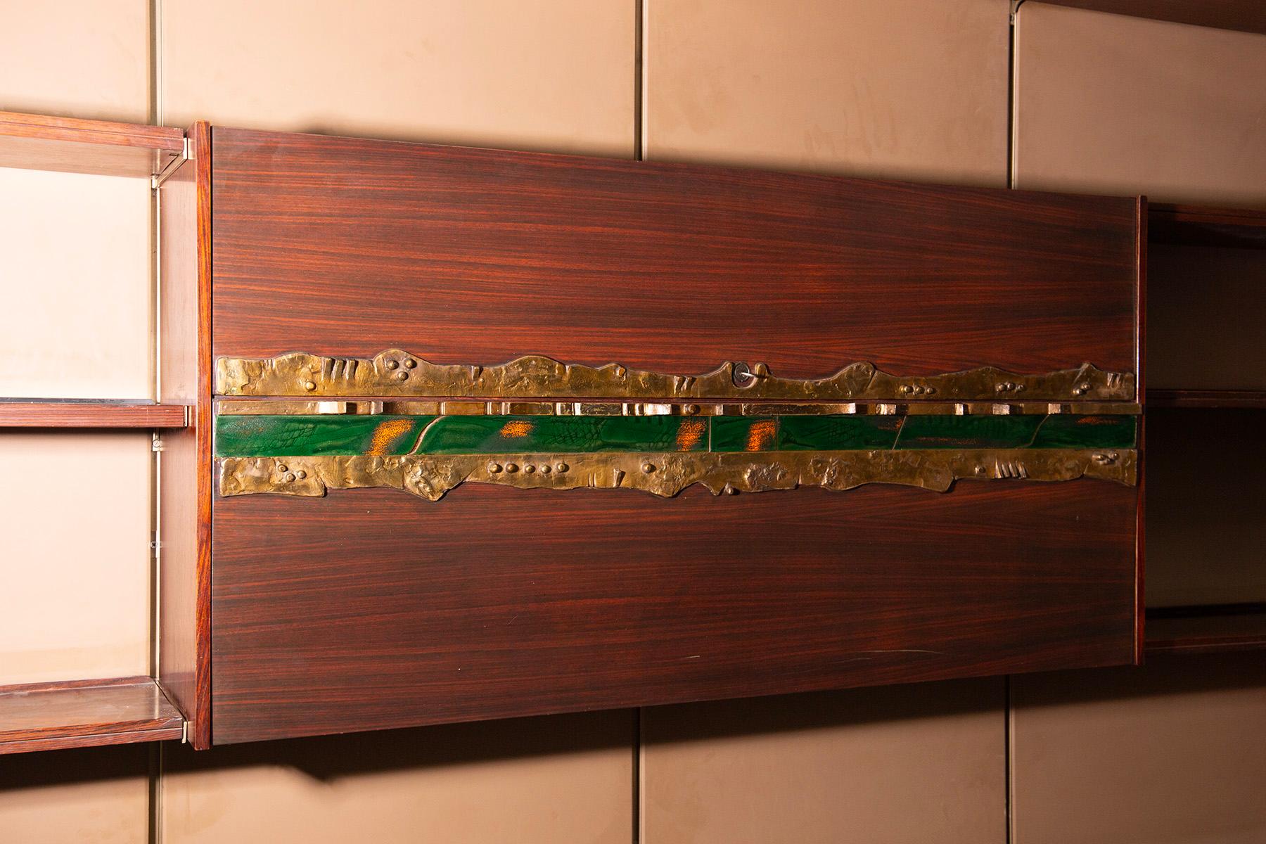 Osvaldo Borsani Rare Wall Bookcase with Pomodoro Artwork in vendita 2