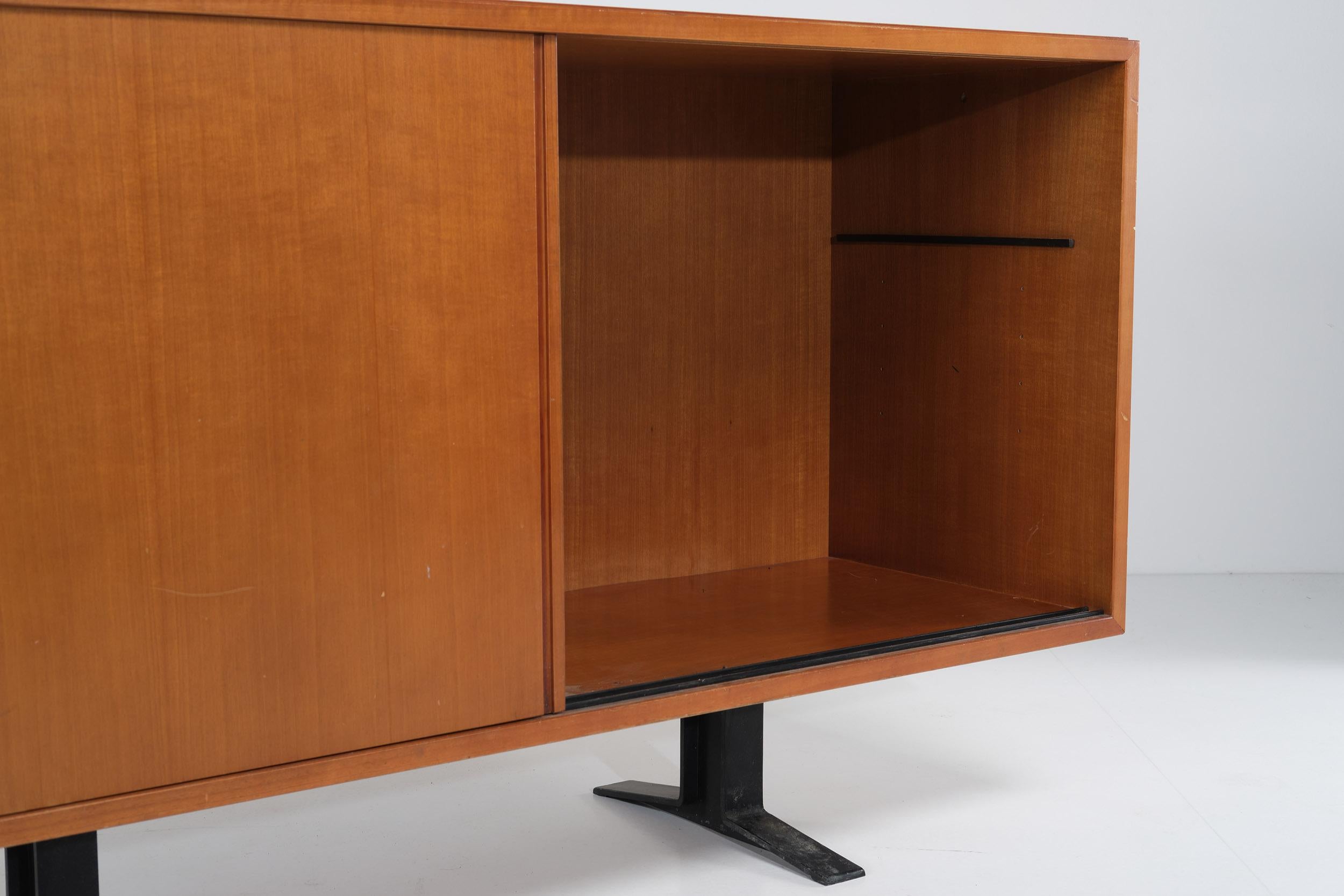 Osvaldo Borsani Rosewood Sideboard Model SE3, Prod. Tecno, Italy, 1962 For Sale 5