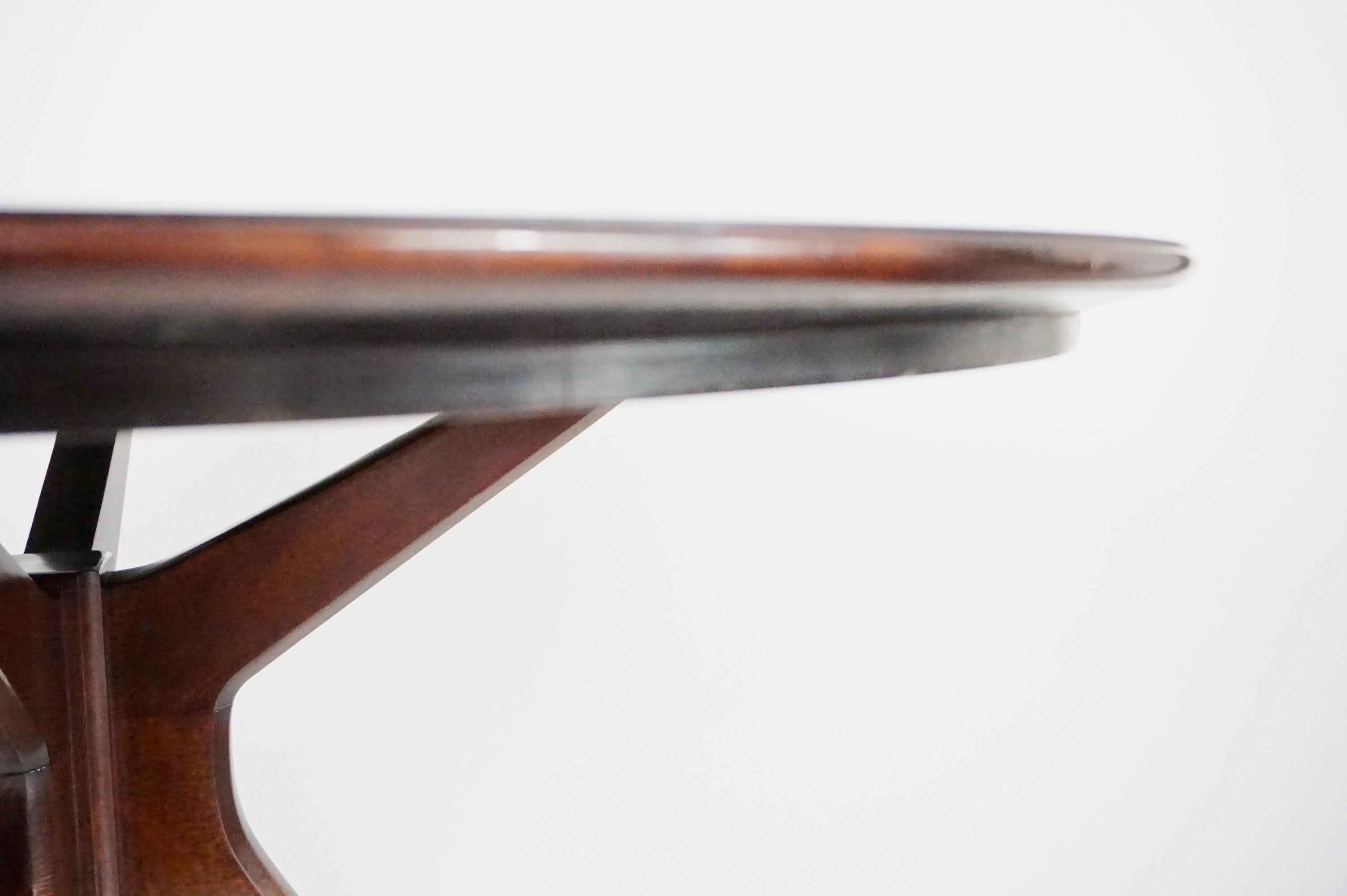 Osvaldo Borsani round dining table, walnut, four feet, circa 1951 For Sale 4