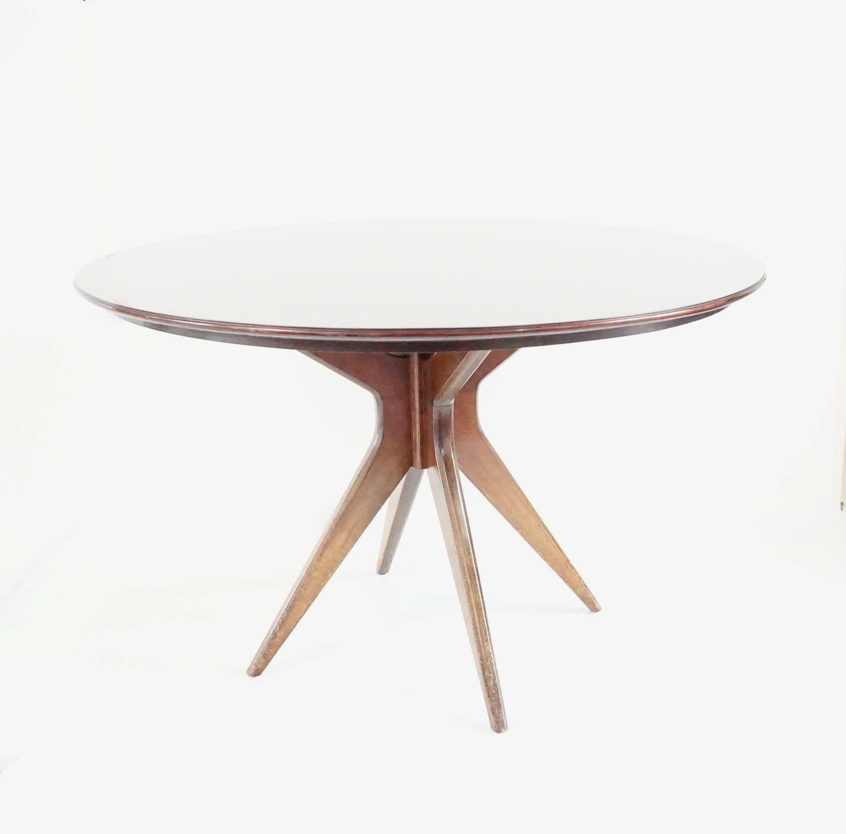 Mid-Century Modern Osvaldo Borsani round dining table, walnut, four feet, circa 1951 For Sale