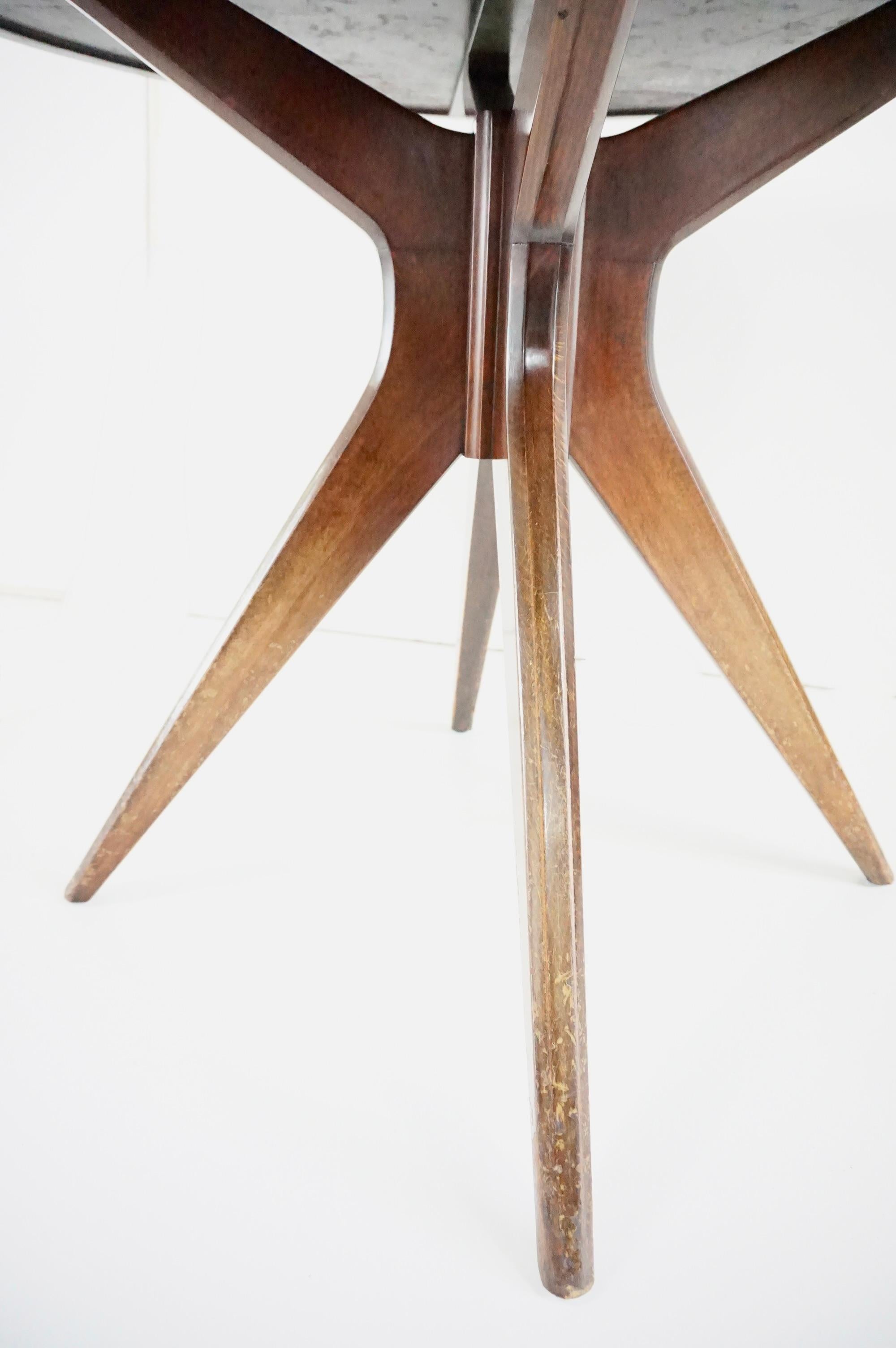 Osvaldo Borsani round dining table, walnut, four feet, circa 1951 For Sale 2