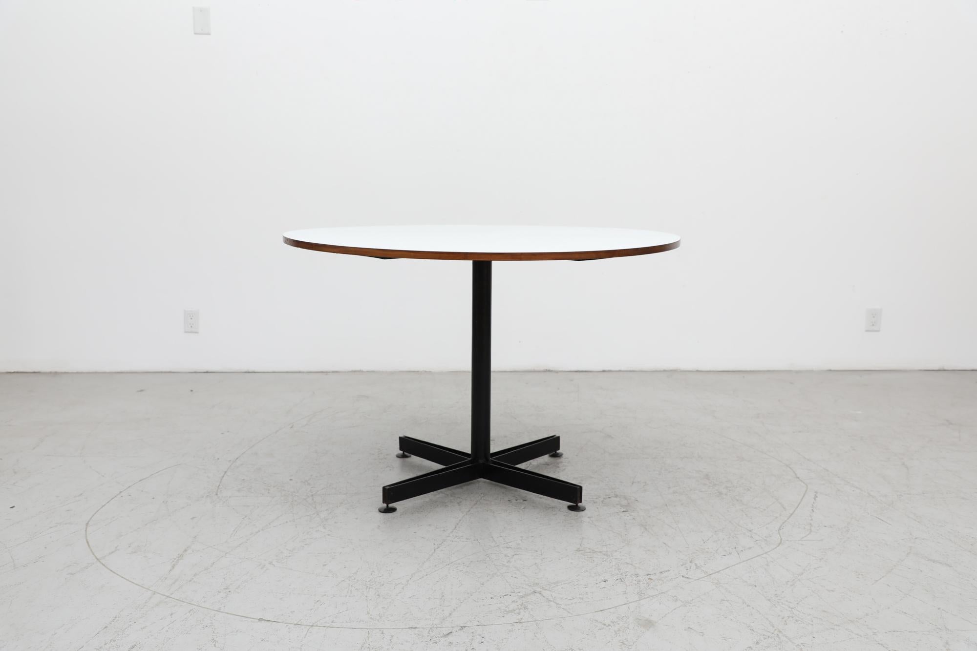 Mid-Century Modern Osvaldo Borsani Round Pedestal Table White Laminate Top, Teak Edge & Black Base For Sale